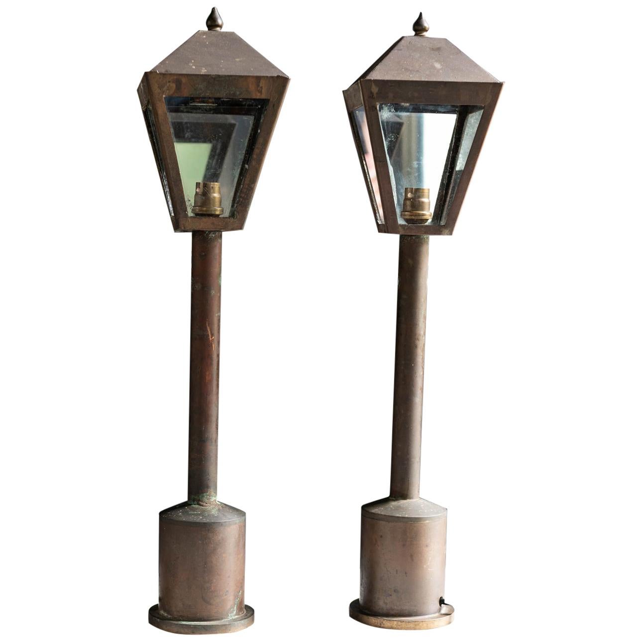 Paire de lanternes à pilier en laiton anglais du 19ème siècle:: vers 1890 en vente