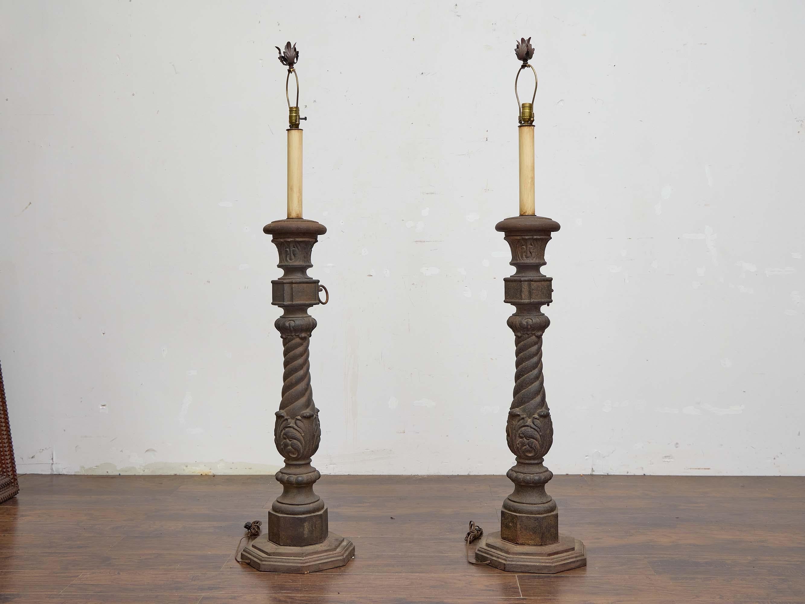 Pair of 19th Century English Cast Iron Lamps with Spiral Columns, US Wired In Good Condition For Sale In Atlanta, GA