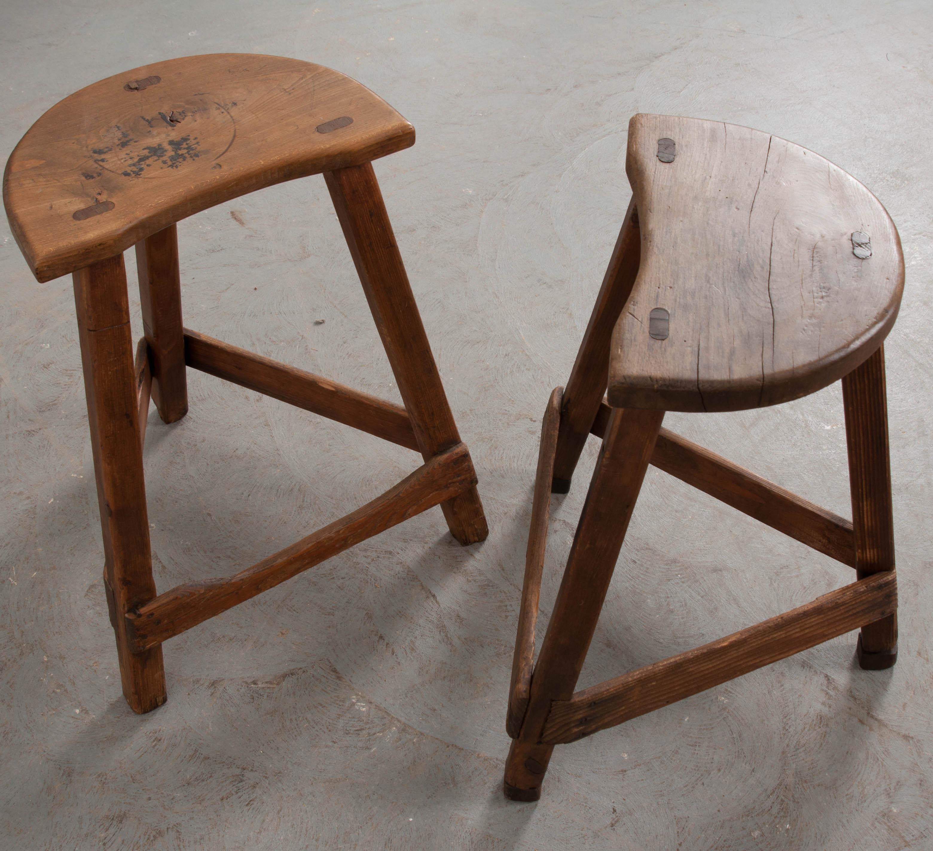 Pair of 19th Century English Elm and Pine Low Stools In Good Condition In Baton Rouge, LA
