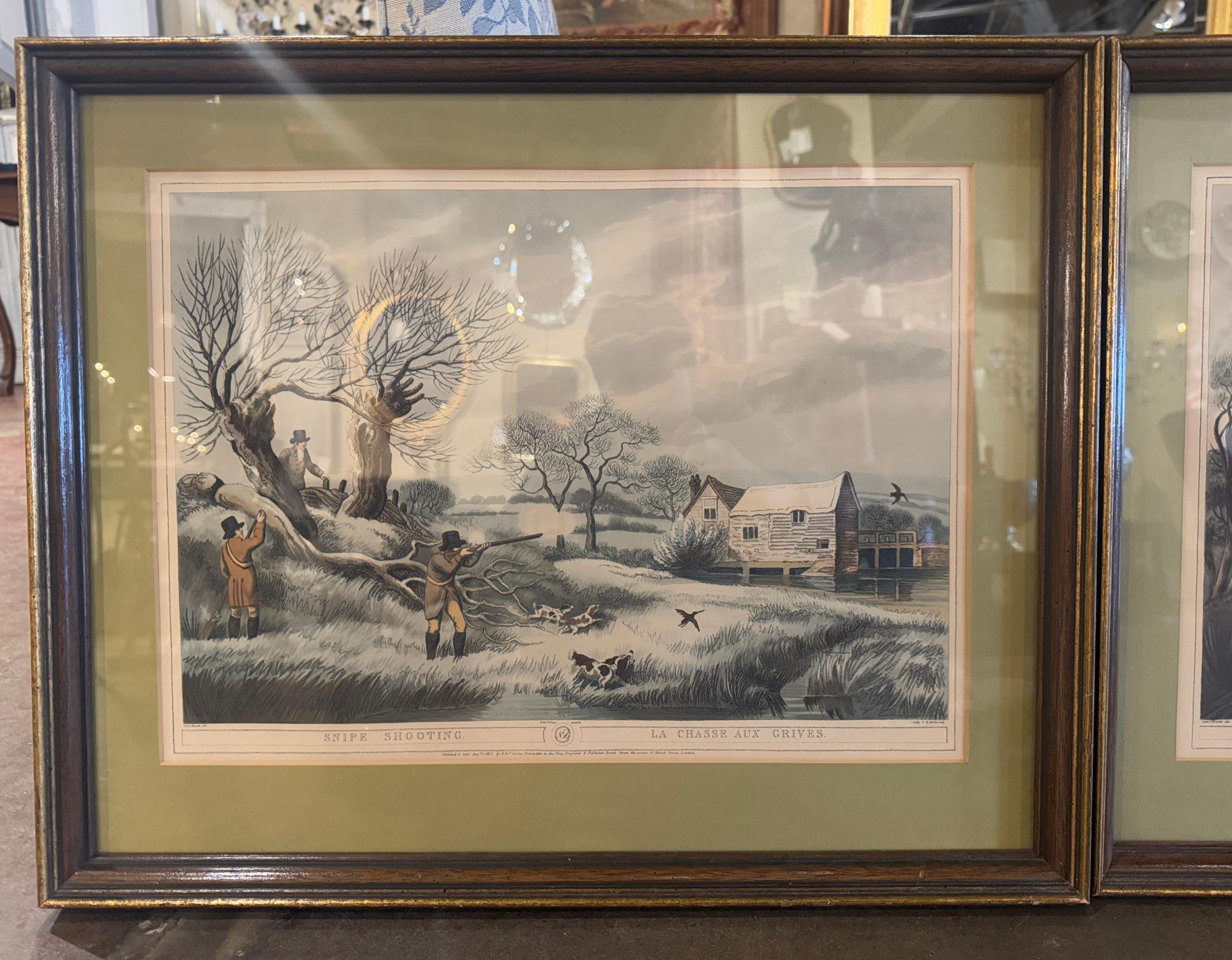 Décorez un ranch ou un pavillon de chasse avec cette paire de gravures anciennes. Réalisée en Angleterre vers 1870, chaque lithographie est placée dans un cadre en bois doré et protégée par un panneau de verre transparent. La première estampe