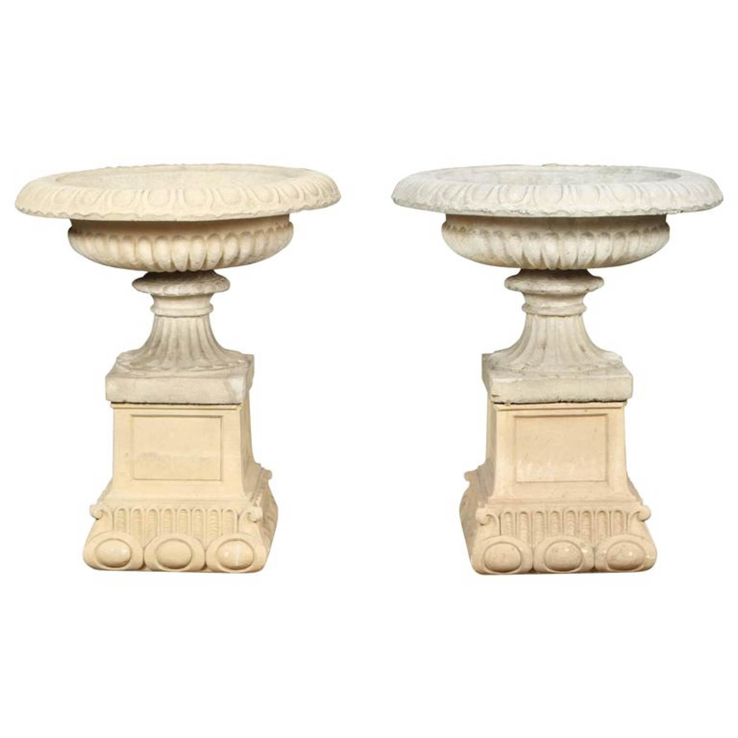George III Paire d'urnes de jardin anglaises du 19ème siècle en vente