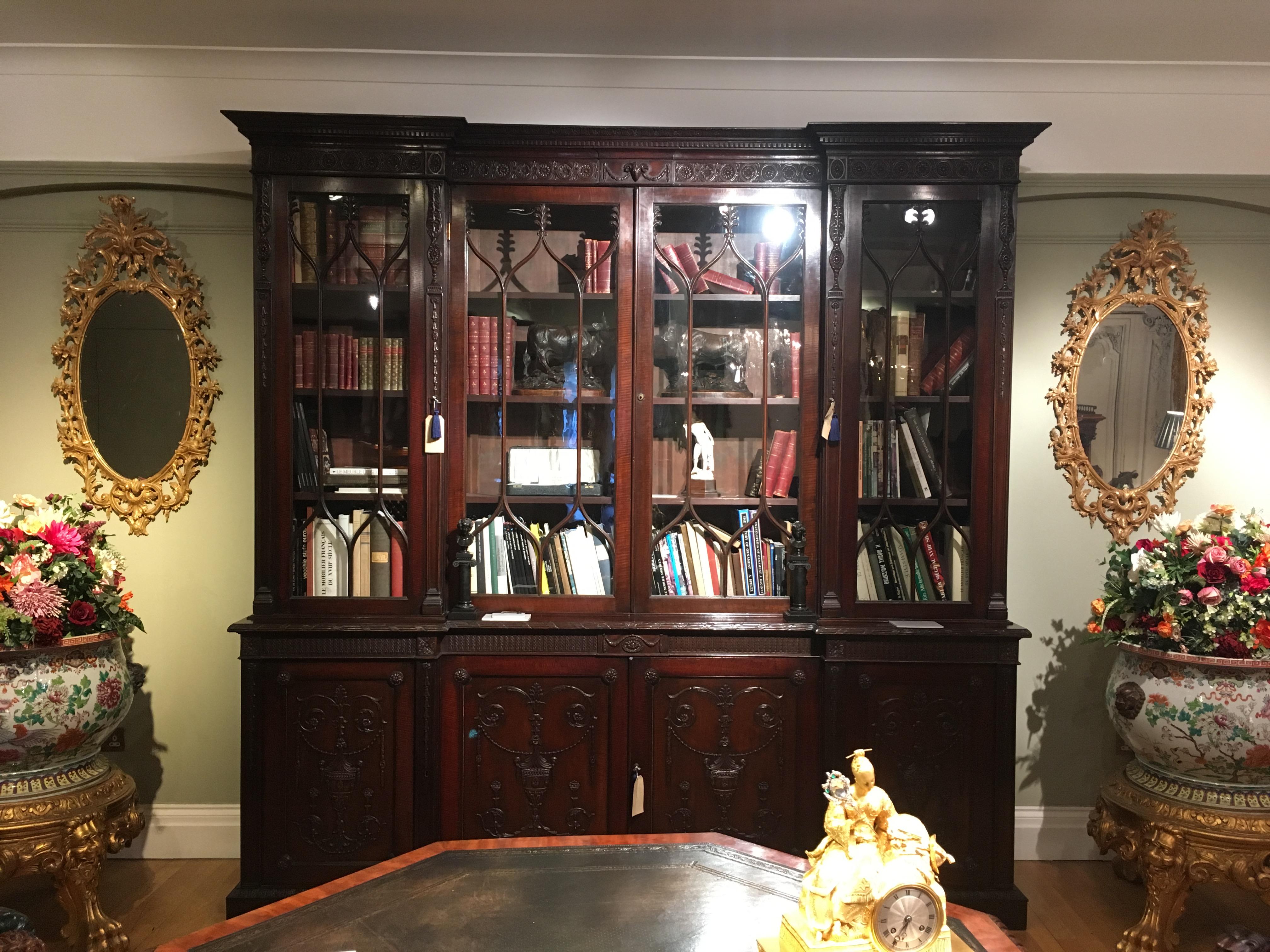 Pair of 19th Century English Giltwood Mirrors in the George III Style In Excellent Condition In London, GB