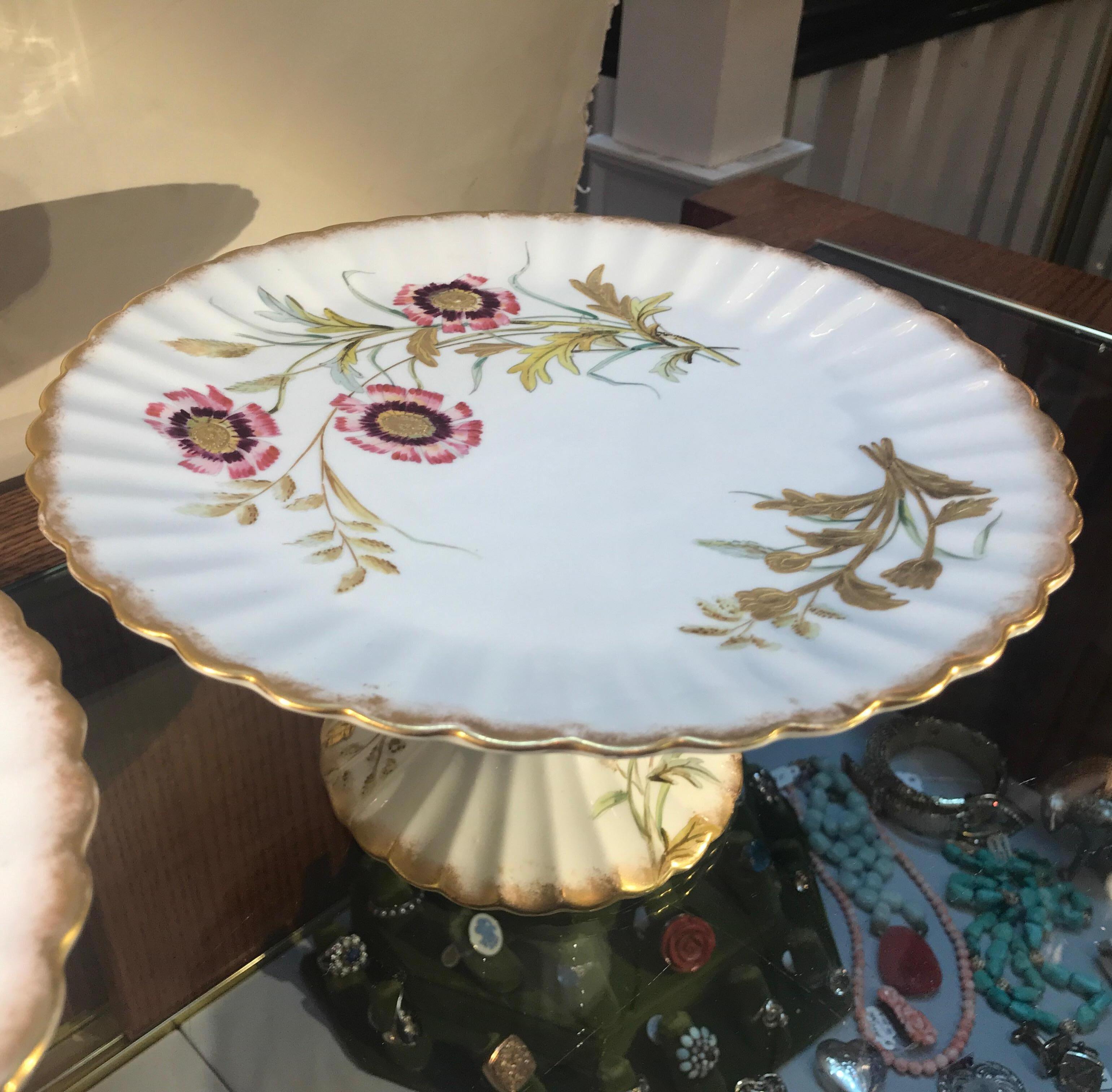 Pair of 19th Century English Hand Painted Compotes In Excellent Condition For Sale In Lambertville, NJ