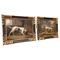 Paire de tableaux anglais du 19e siècle représentant des chiens courants dans des cadres dorés sculptés