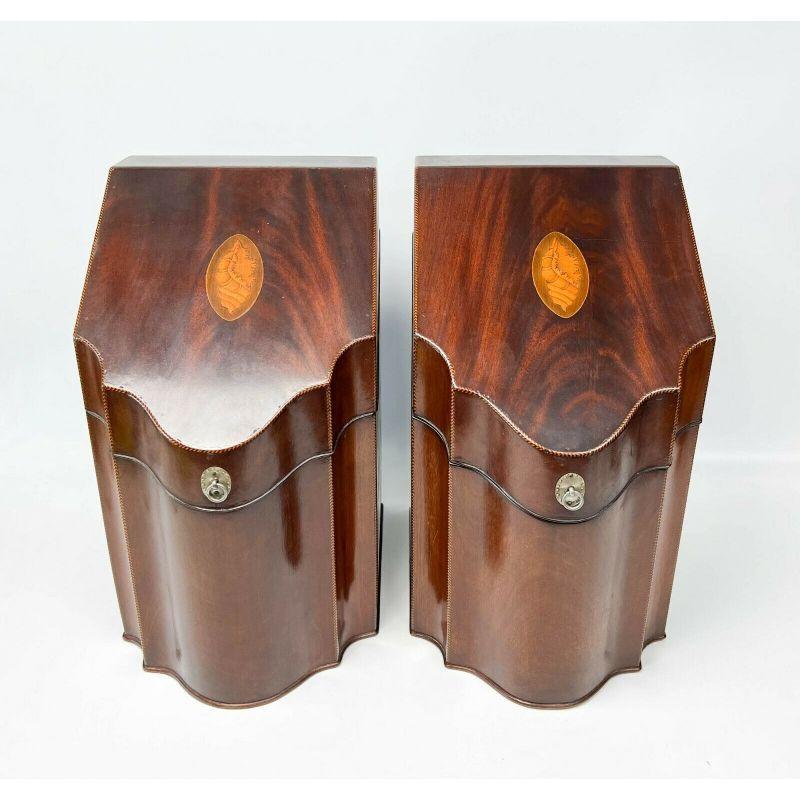 Pair of 19th century English inlaid mahogany wood cutlery knife boxes.

Pair English inlaid mahogany cutlery knife boxes, circa 19th century. With inlaid conch shell decoration to the front of the lids, star decoration to the interior of lids, and