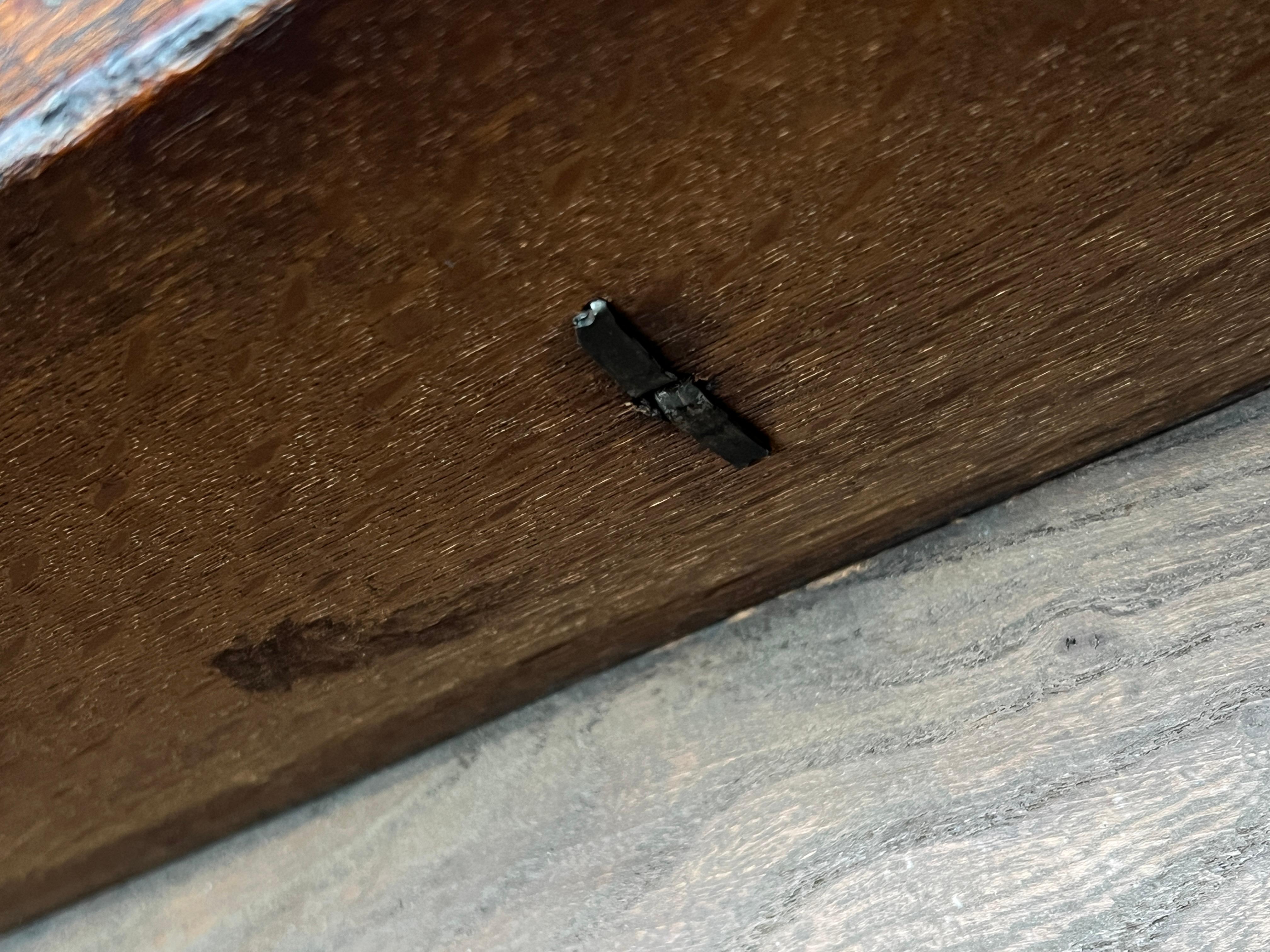 Fatto a mano Coppia di comò a quattro cassetti in quercia giacobina inglese del XIX secolo in vendita