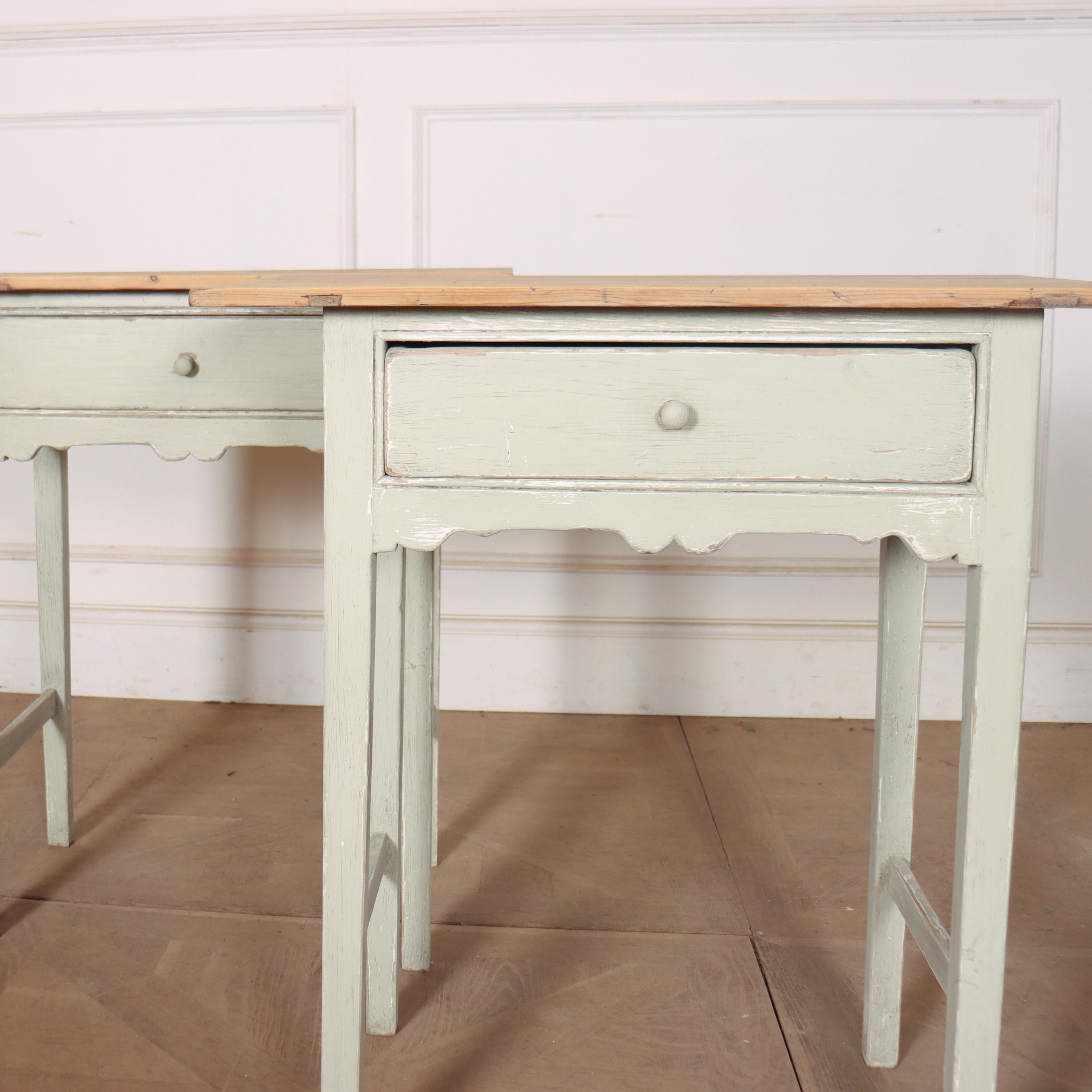 Anglais Paire de tables de lampe anglaises du 19e siècle en vente