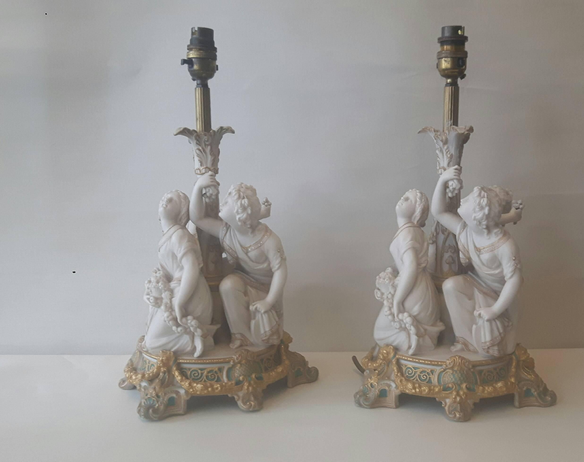 Paar englische Lampen des 19. Jahrhunderts (Unglasiert) im Angebot