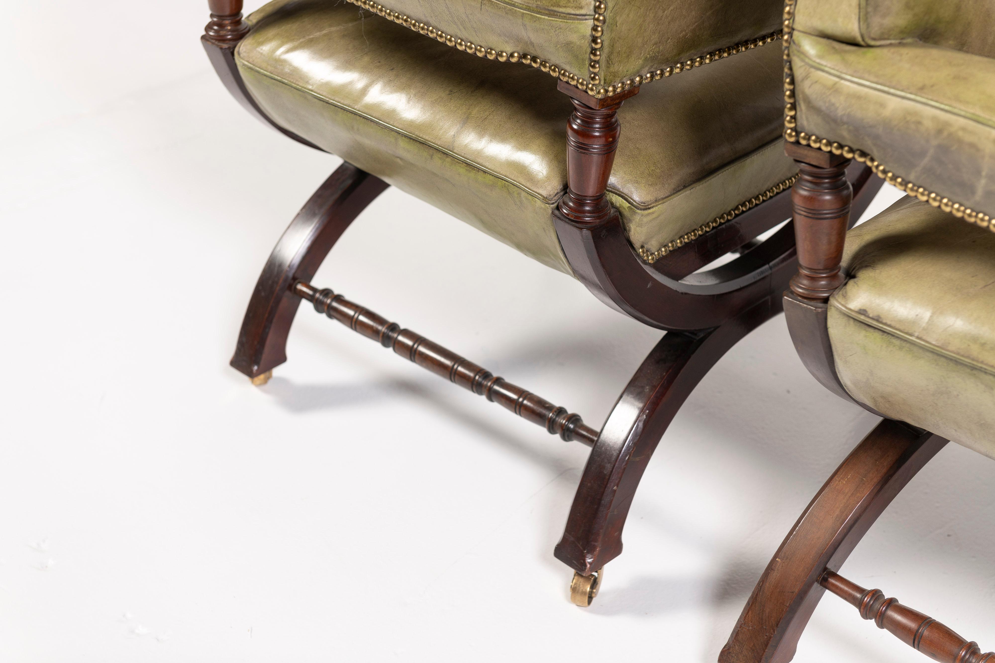 Hand-Crafted Pair of 19th Century English Leather and Mahogany Armchairs For Sale