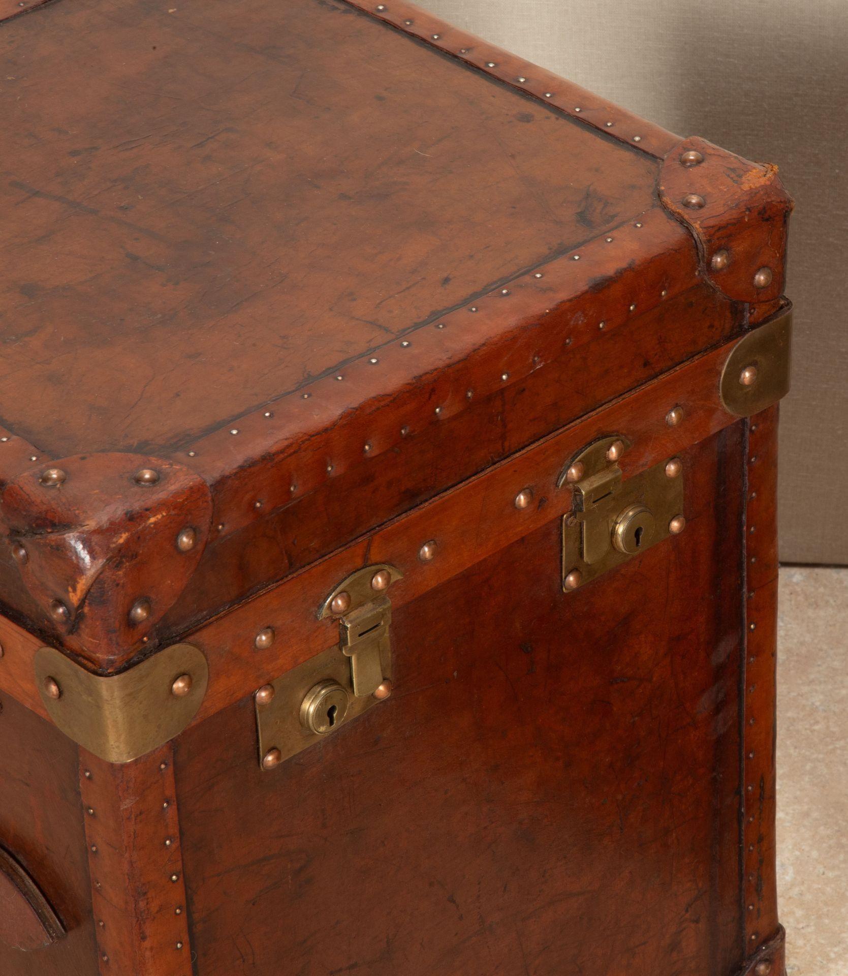 Pair of 19th Century English Leather Trunks For Sale 6