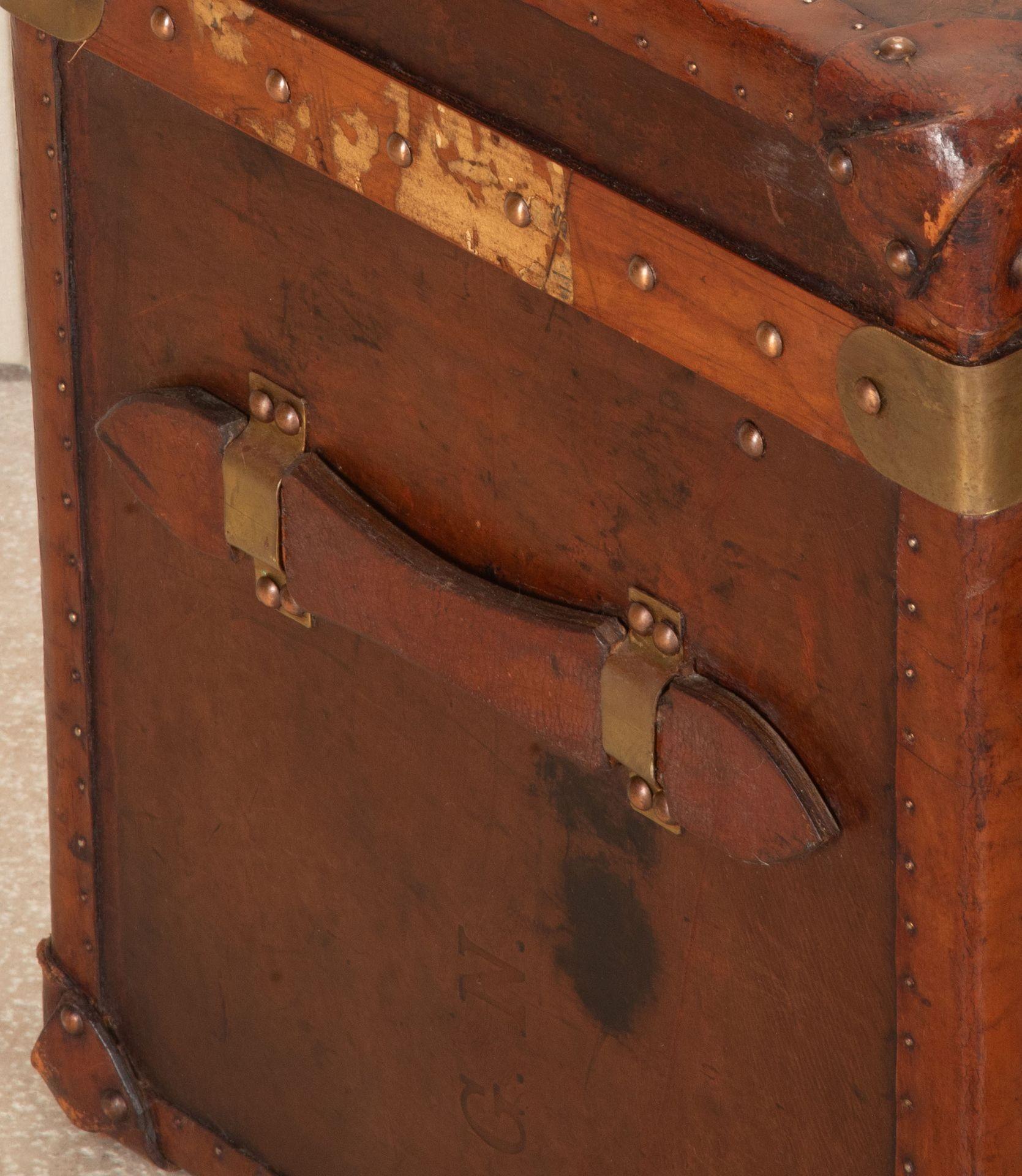 Pair of 19th Century English Leather Trunks For Sale 7