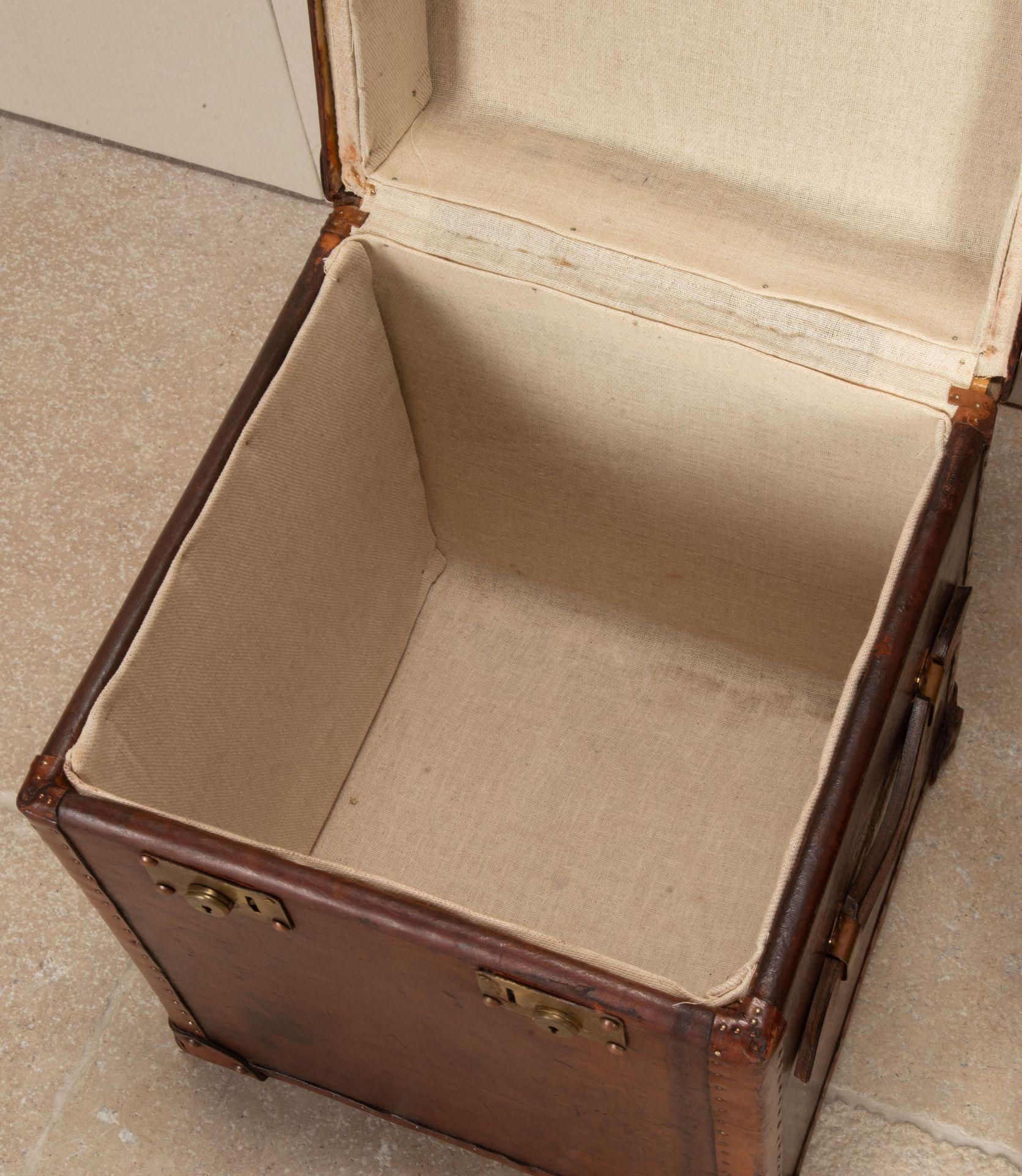 Pair of 19th Century English Leather Trunks For Sale 10