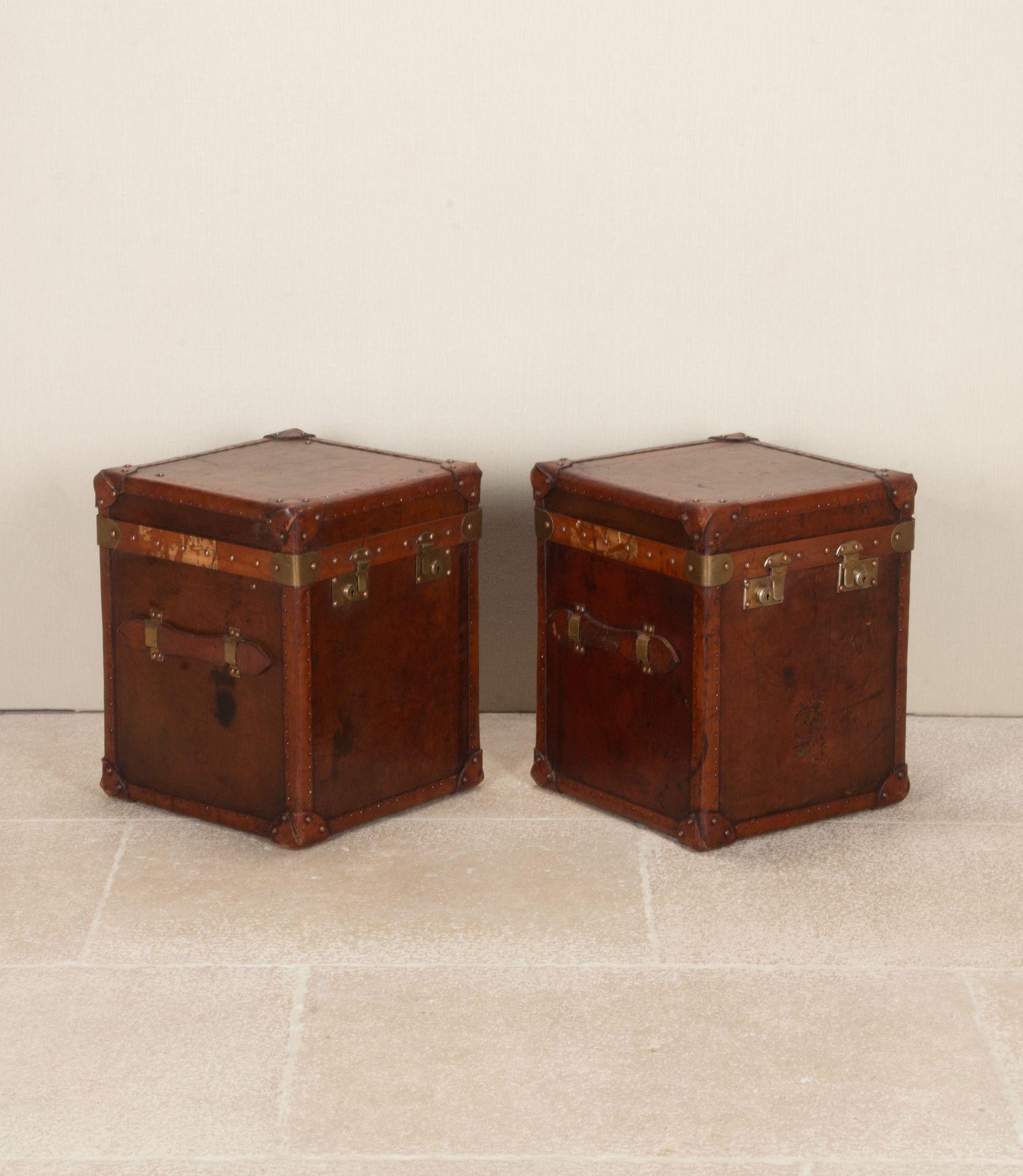 Brass Pair of 19th Century English Leather Trunks For Sale