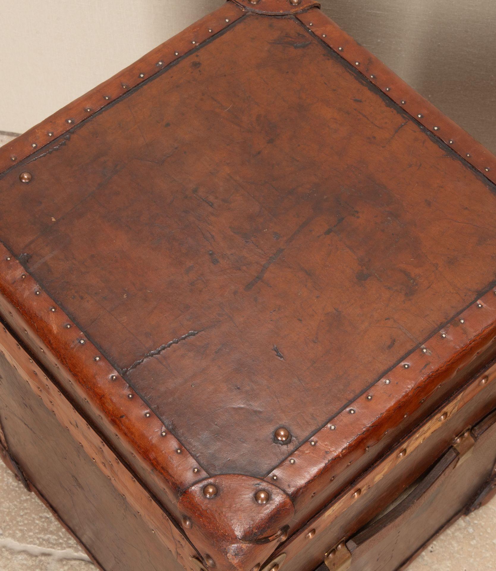 Pair of 19th Century English Leather Trunks For Sale 4