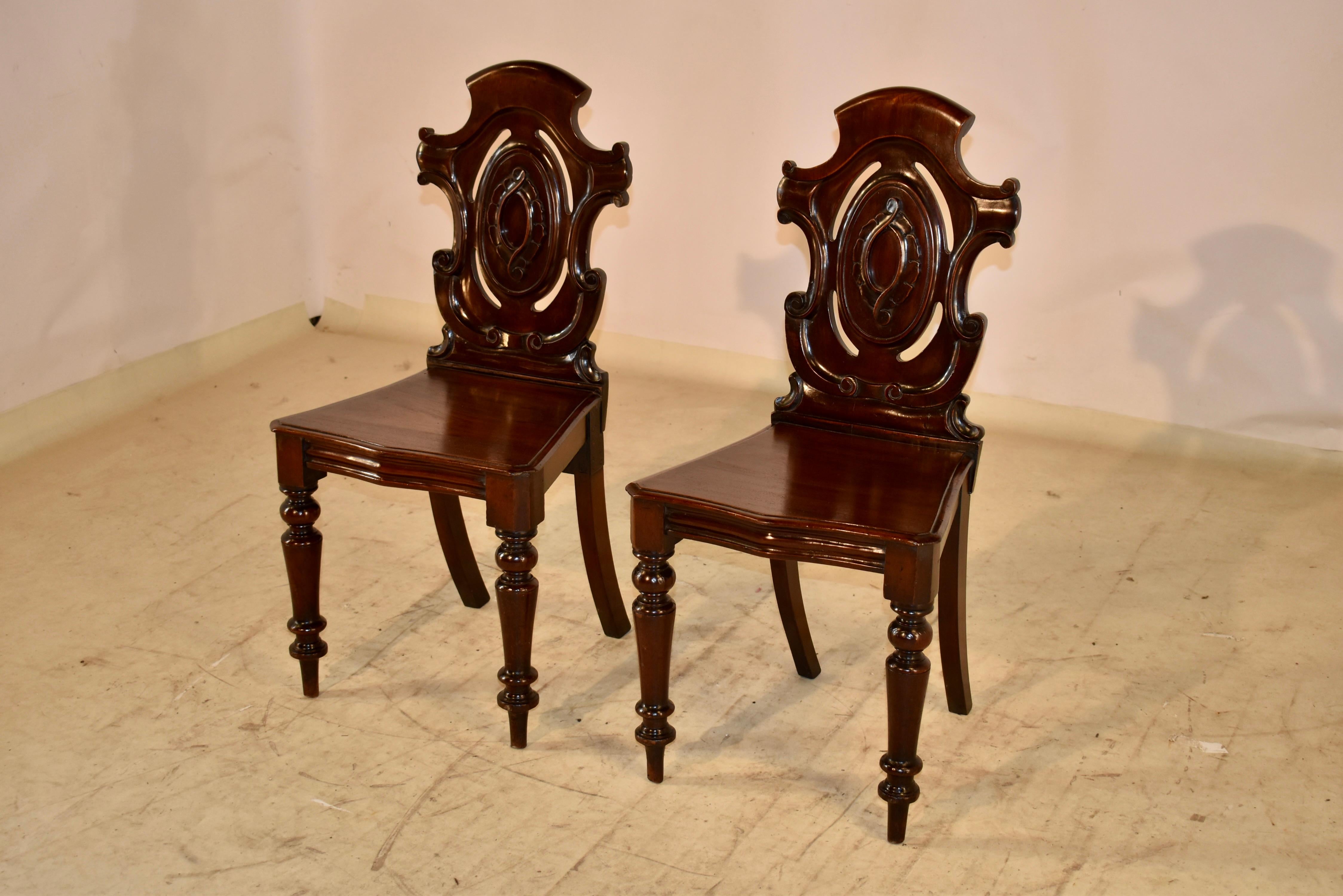 Pair of 19th Century English Mahogany Hall Chairs In Good Condition For Sale In High Point, NC