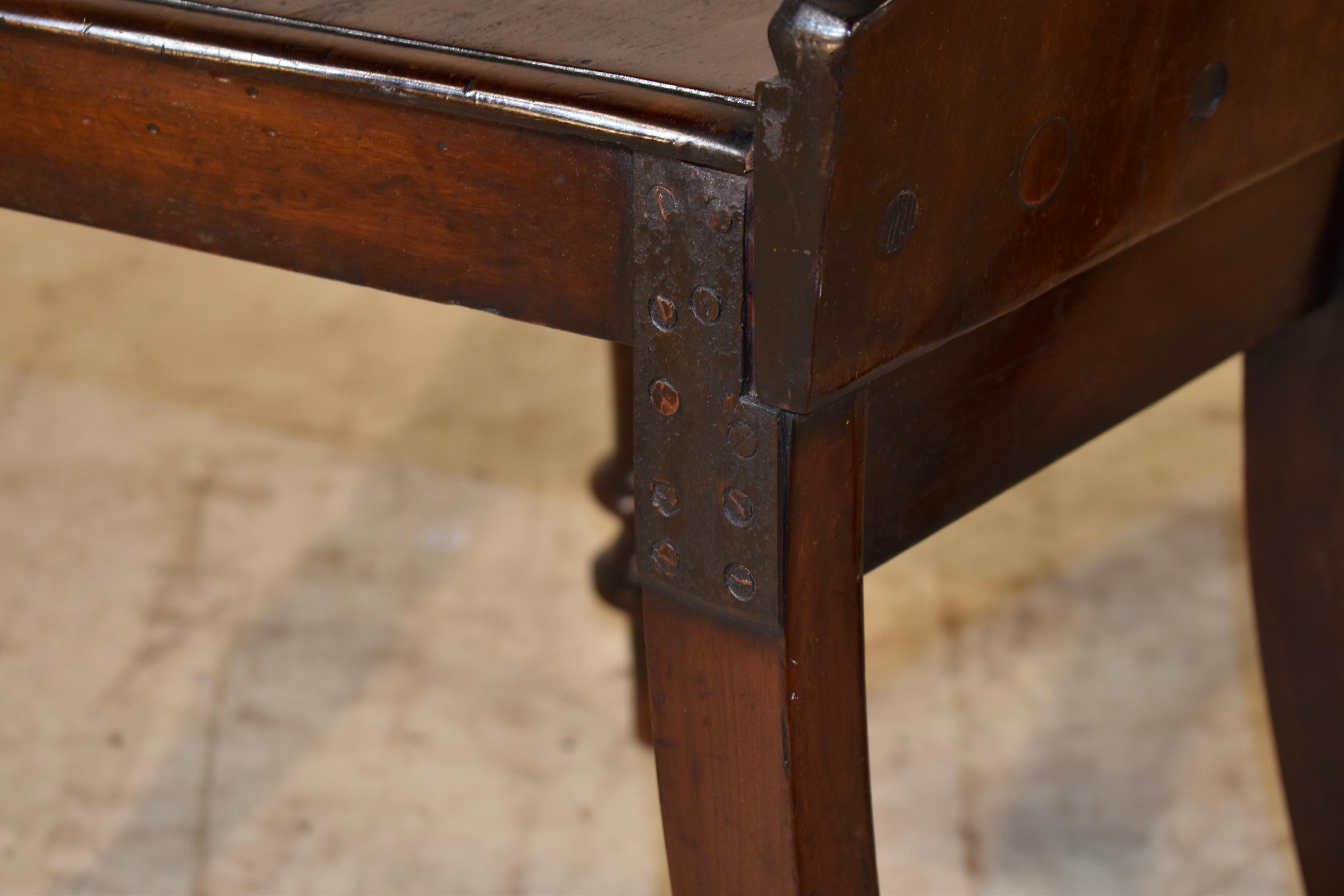 Paire de chaises de salon anglaises en acajou du 19ème siècle en vente 1