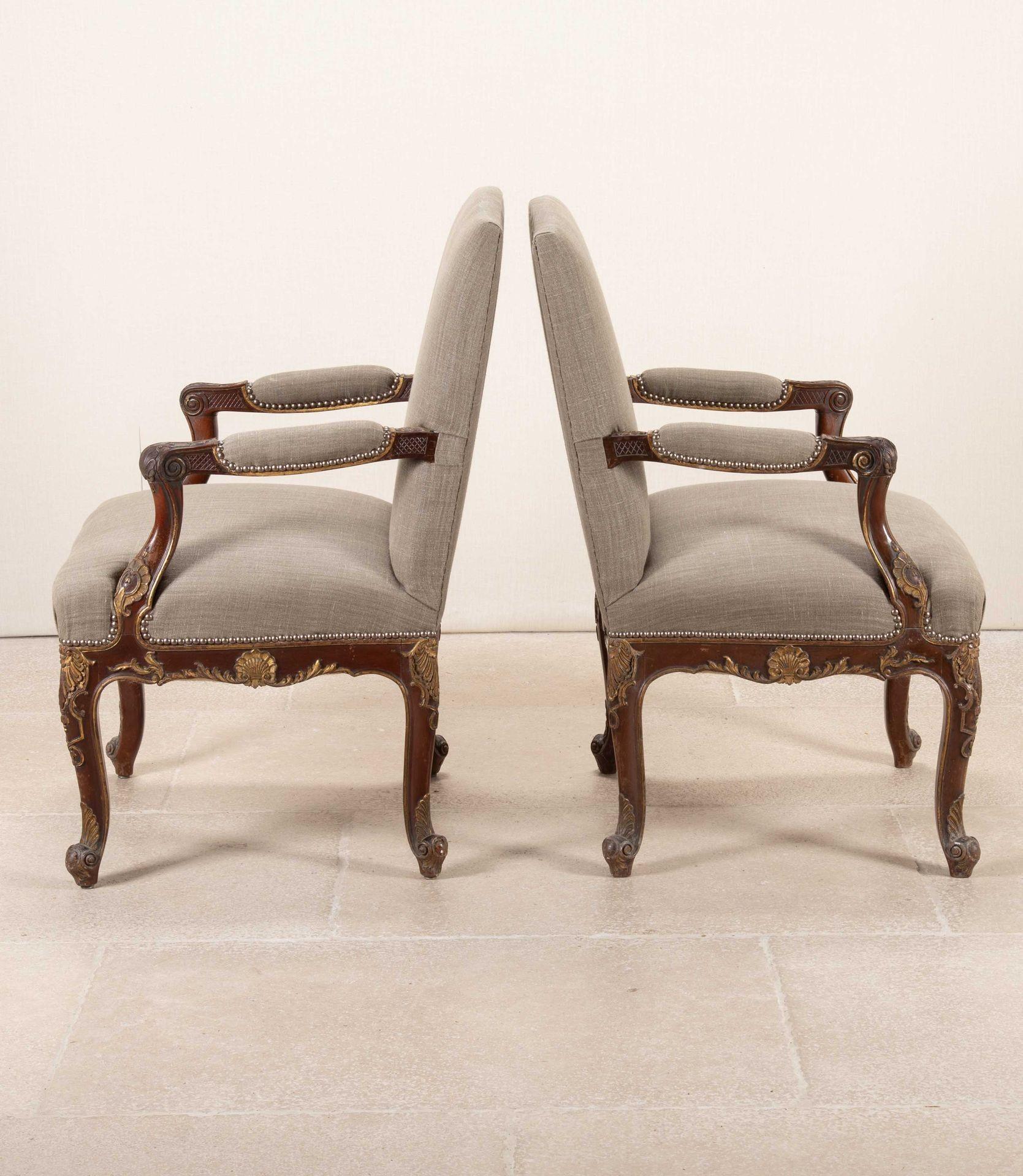 Ein Paar offene Sessel aus englischem Mahagoni des 19. (Land) im Angebot