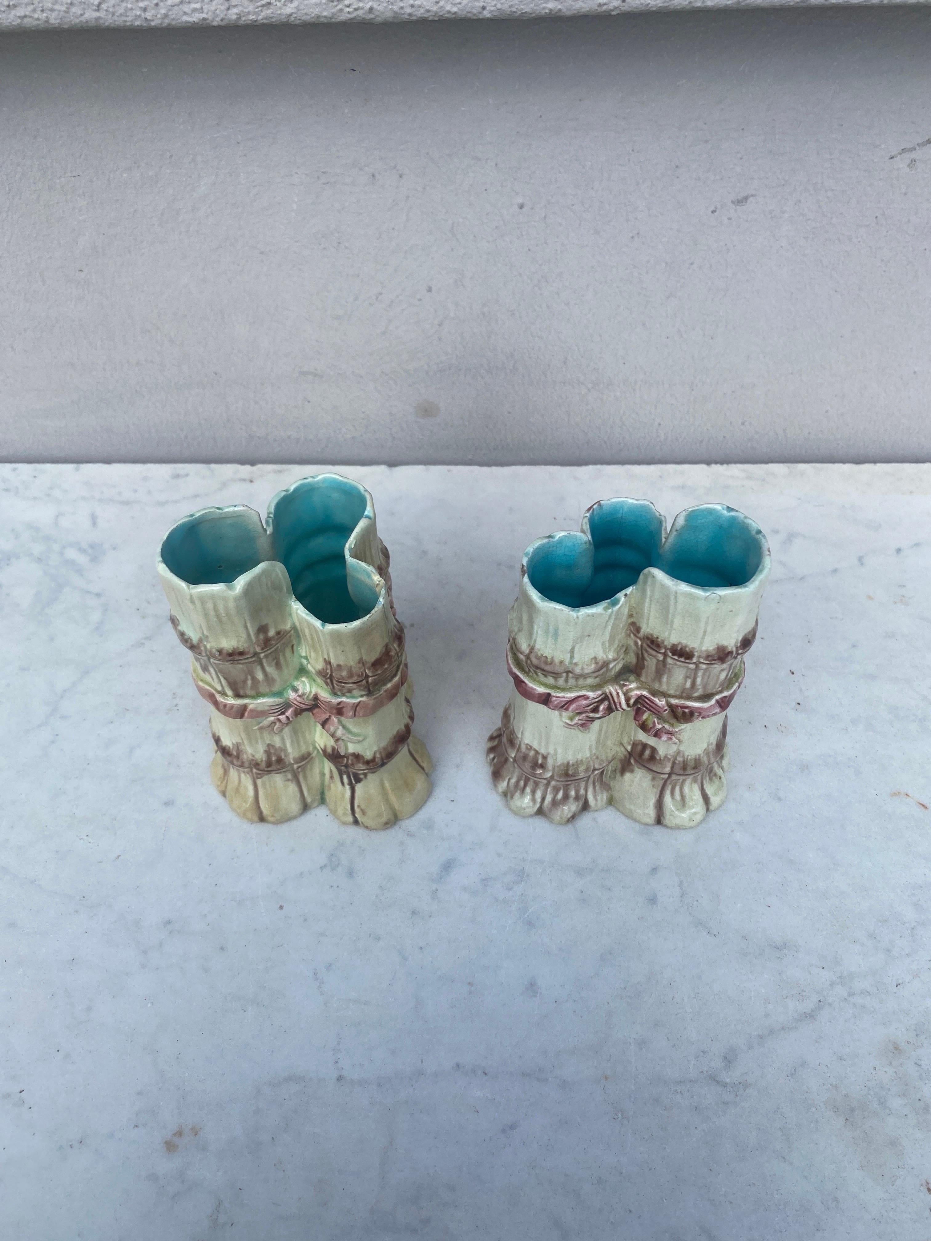 Vittoriano Coppia di vasi di bambù in maiolica inglese del XIX secolo in vendita