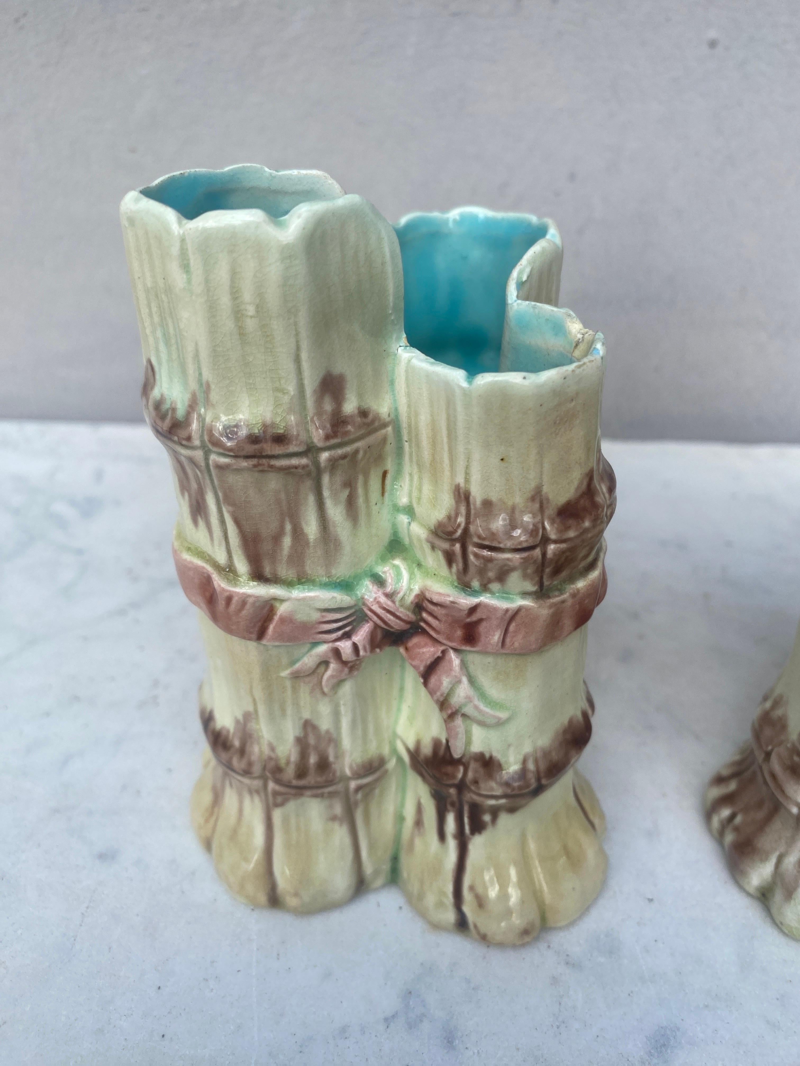 Inglese Coppia di vasi di bambù in maiolica inglese del XIX secolo in vendita