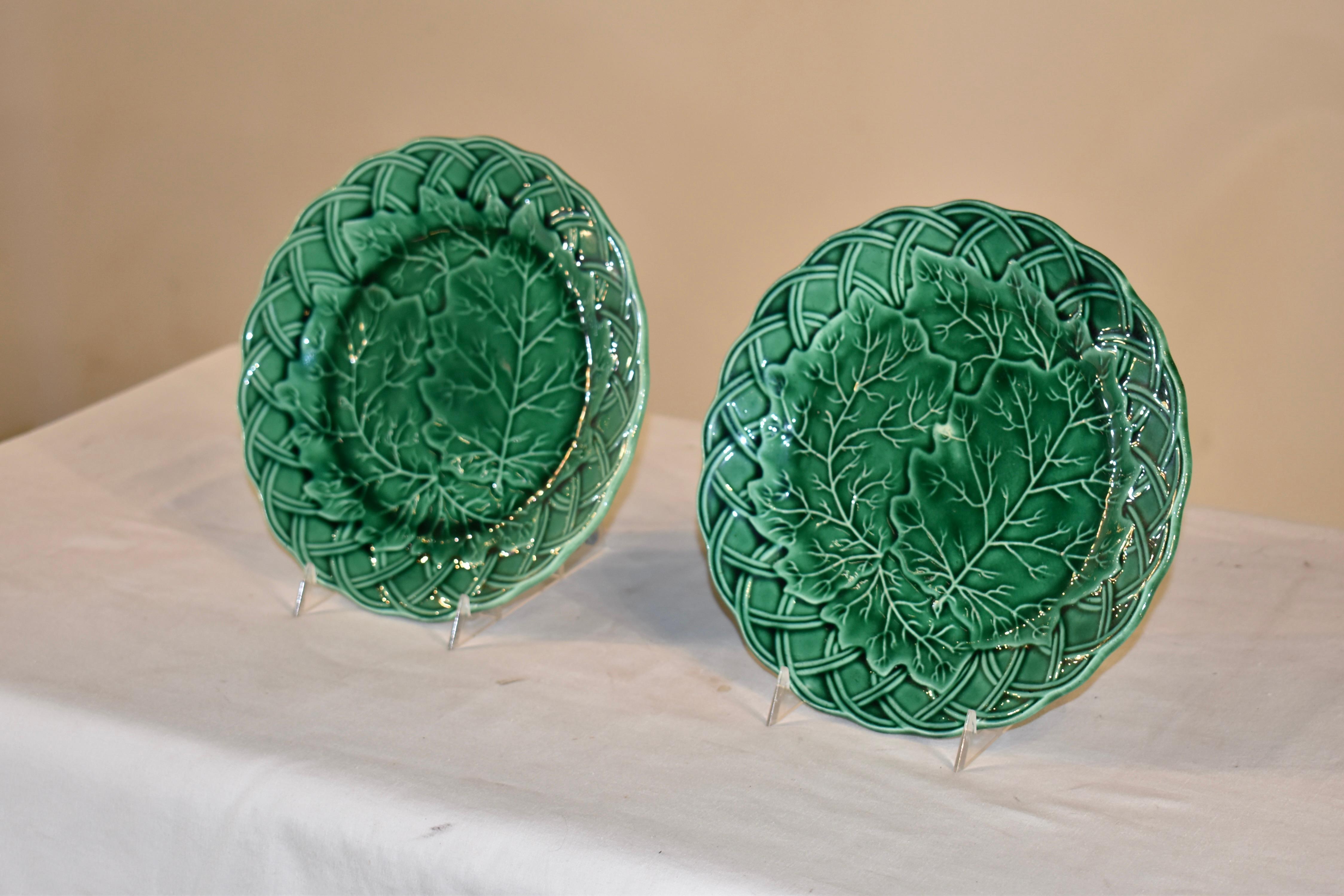 Victorian Pair of 19th Century English Majolica Leaf Plates For Sale