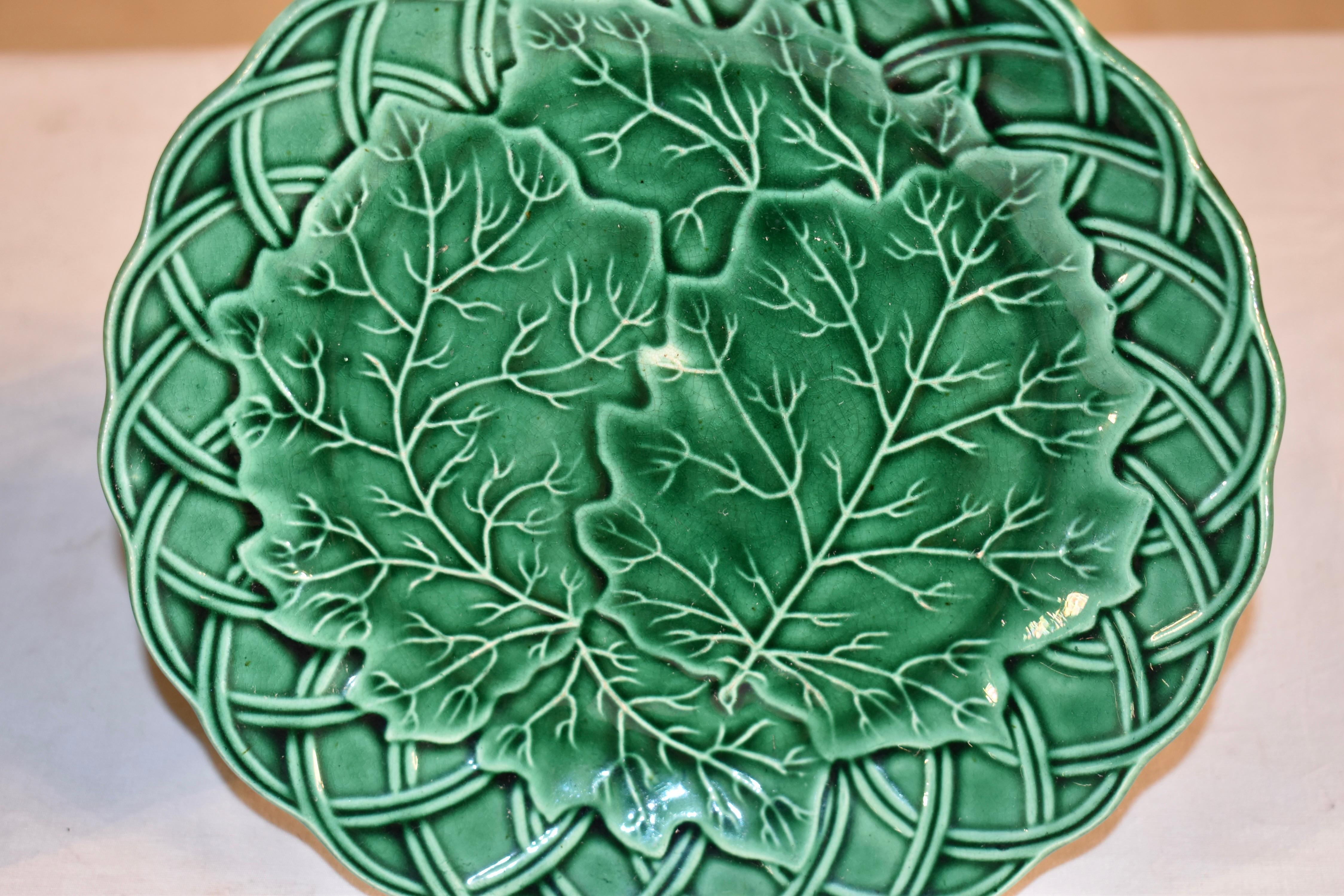 Pair of 19th Century English Majolica Leaf Plates In Good Condition For Sale In High Point, NC