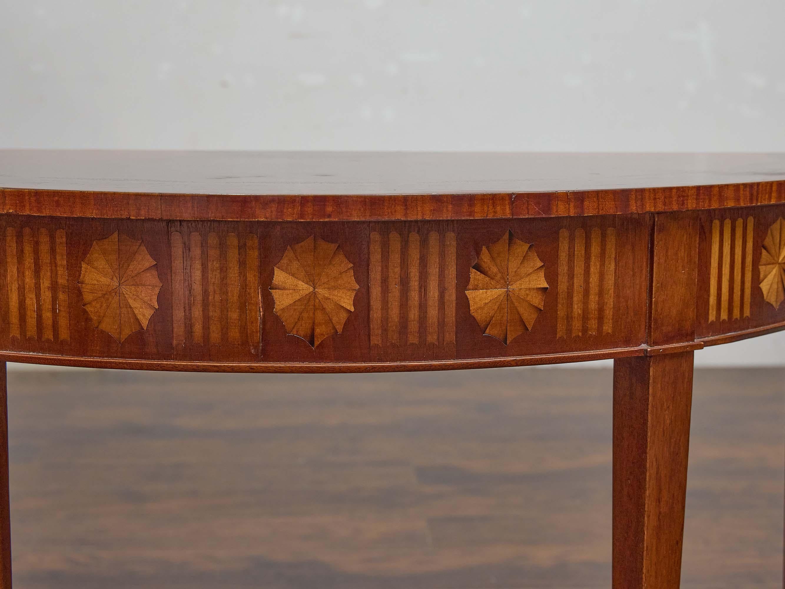 Paire de tables Demi-Lune en acajou néoclassique anglaises du 19e siècle en vente 3