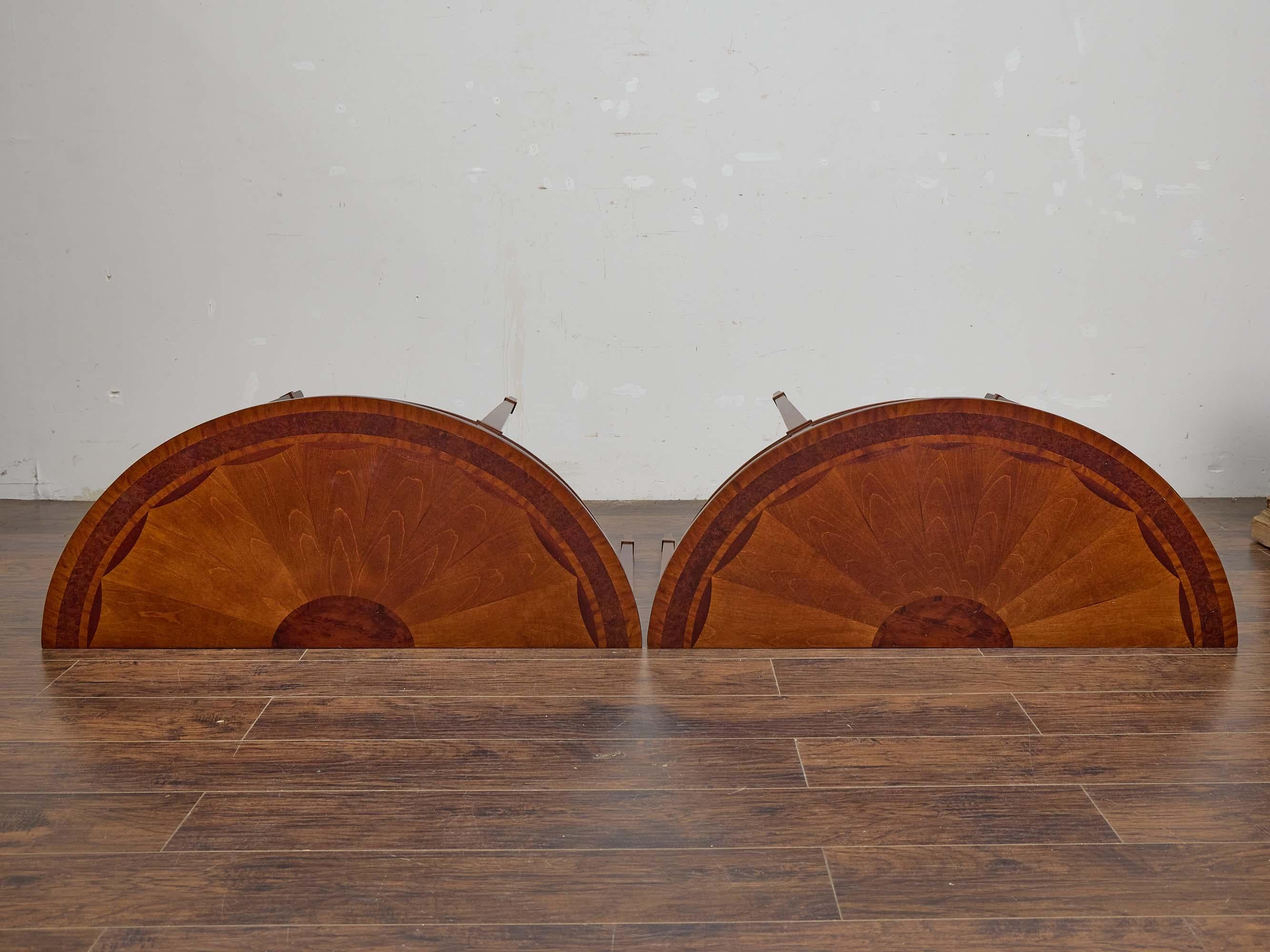 XIXe siècle Paire de tables Demi-Lune en acajou néoclassique anglaises du 19e siècle en vente