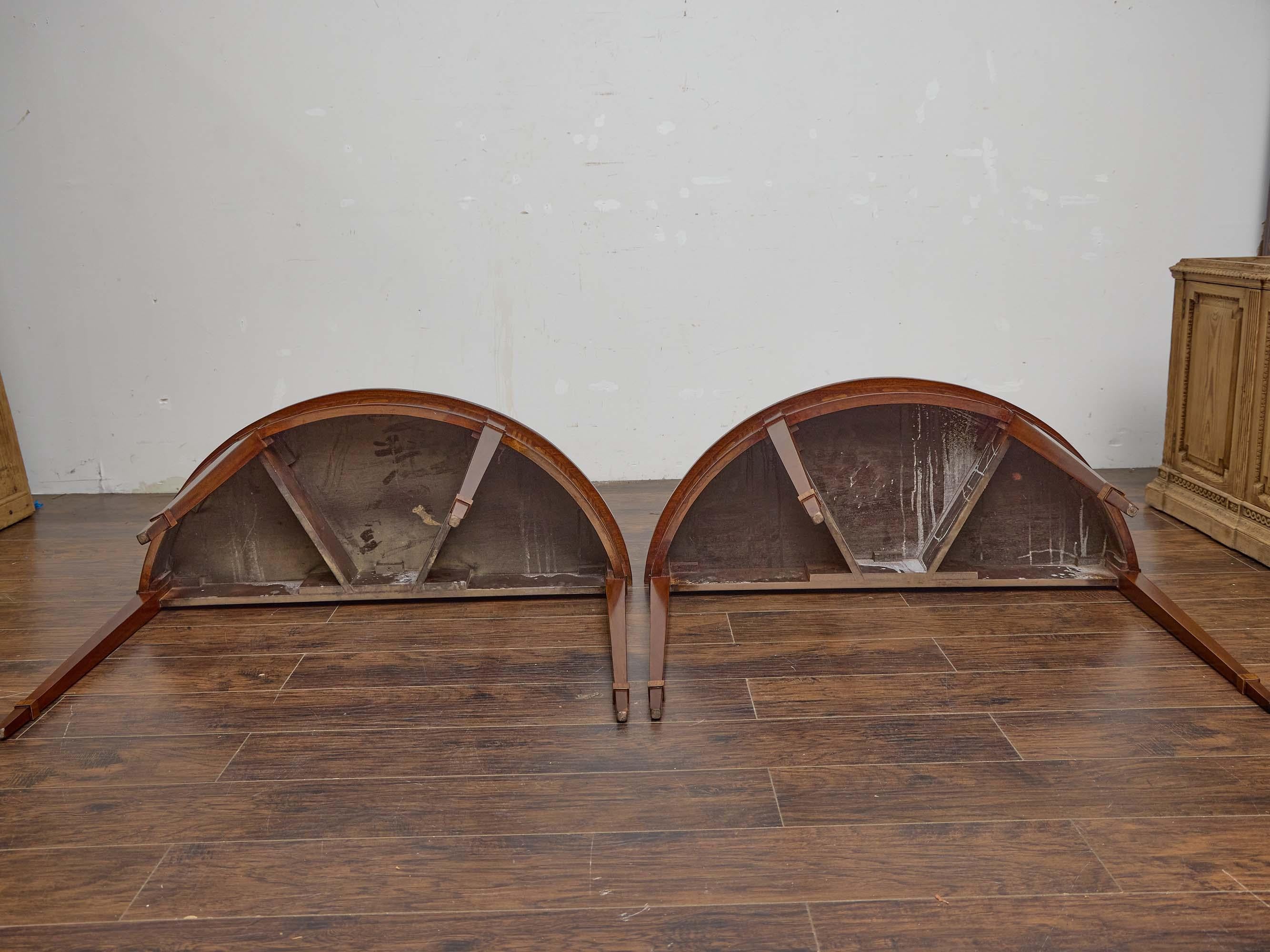 Paire de tables Demi-Lune en acajou néoclassique anglaises du 19e siècle en vente 1
