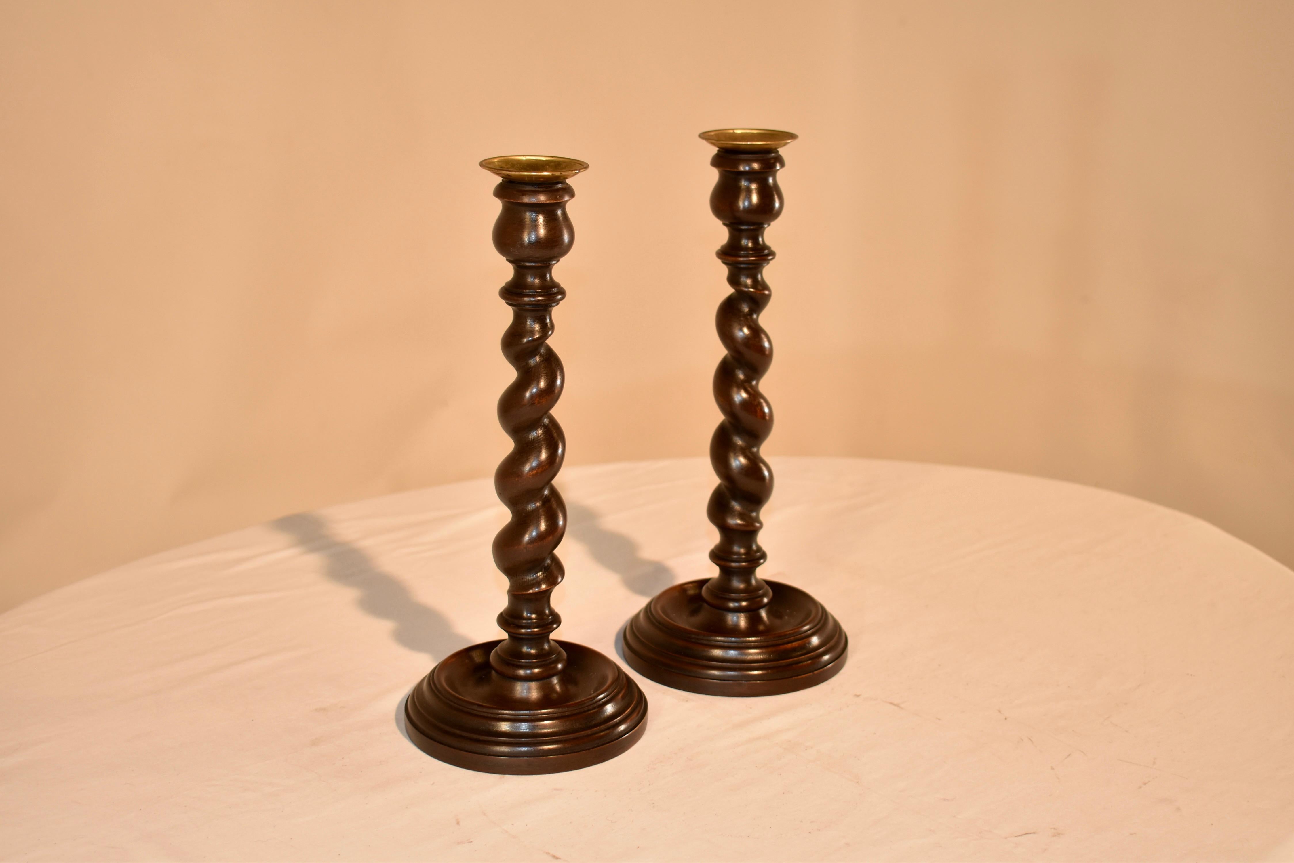 Turned Pair of 19th Century English Oak Candlesticks For Sale