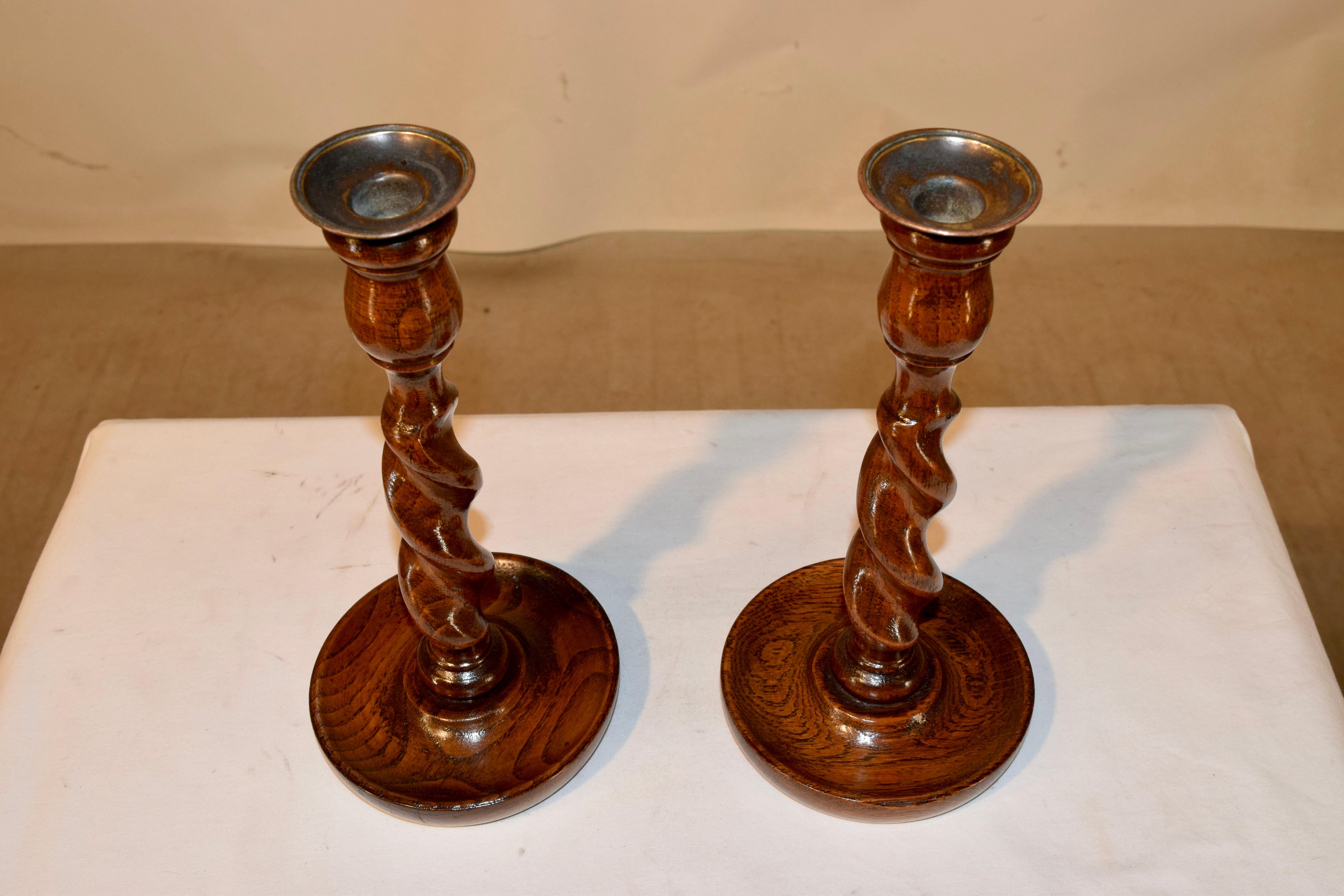 Pair of 19th Century English Oak Candlesticks In Good Condition In High Point, NC