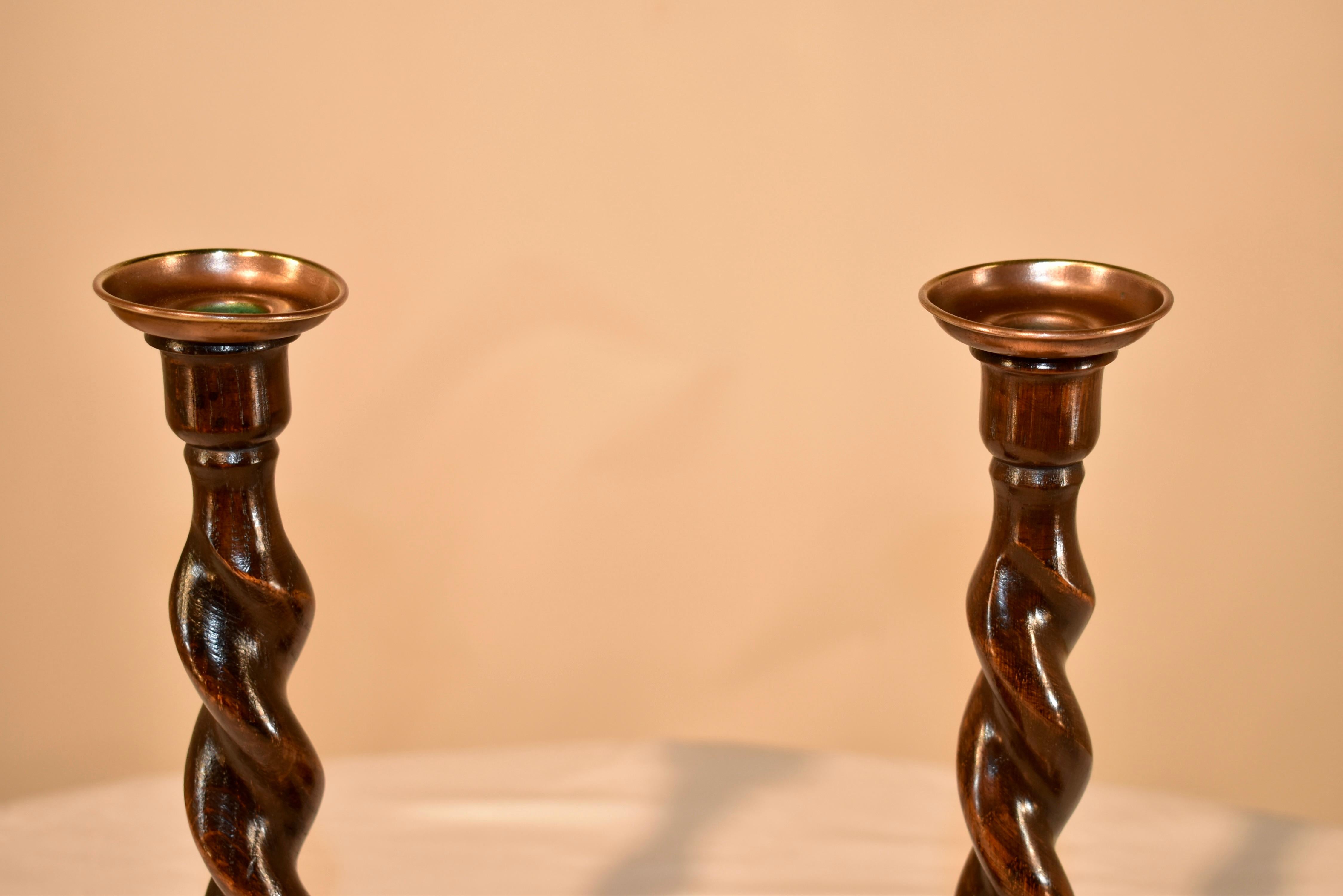 Pair of 19th Century English Oak Candlesticks In Good Condition For Sale In High Point, NC