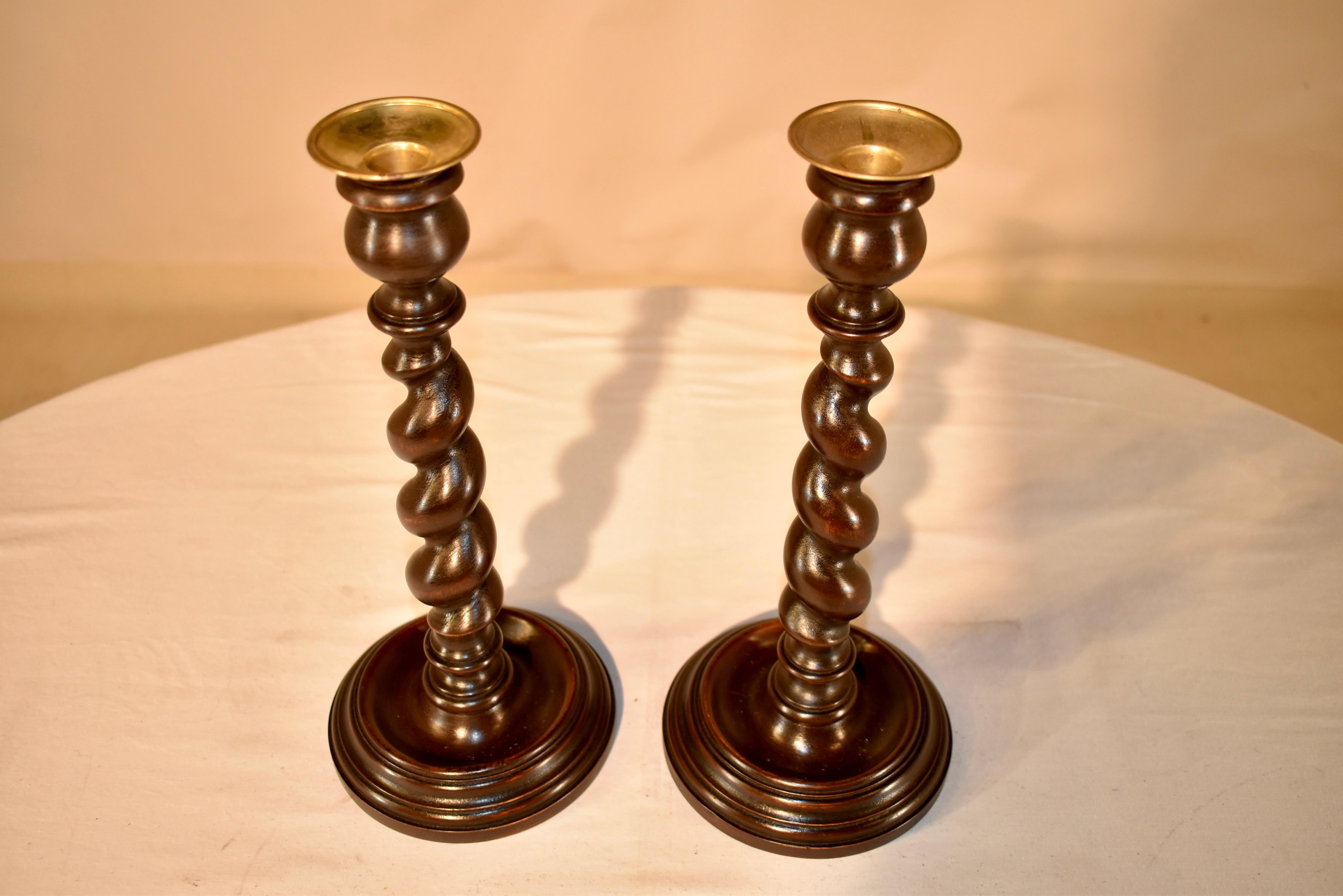 Pair of 19th Century English Oak Candlesticks In Good Condition For Sale In High Point, NC