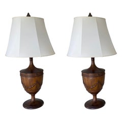 Coppia di urne in legno di Oak inglese del XIX secolo intagliate a mano e trasformate in lampade