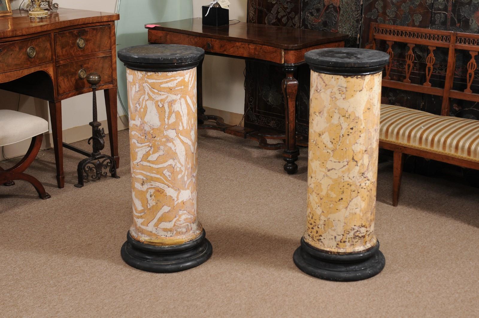 Paar englische Gipssäulen-Säulen/Sockel aus dem 19. Jahrhundert mit Marmorierung (George III.) im Angebot