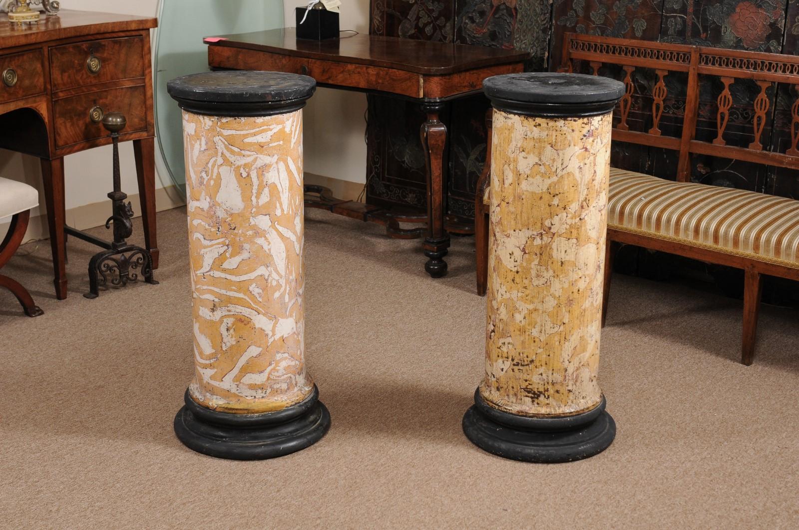 Paar englische Gipssäulen-Säulen/Sockel aus dem 19. Jahrhundert mit Marmorierung im Angebot 1