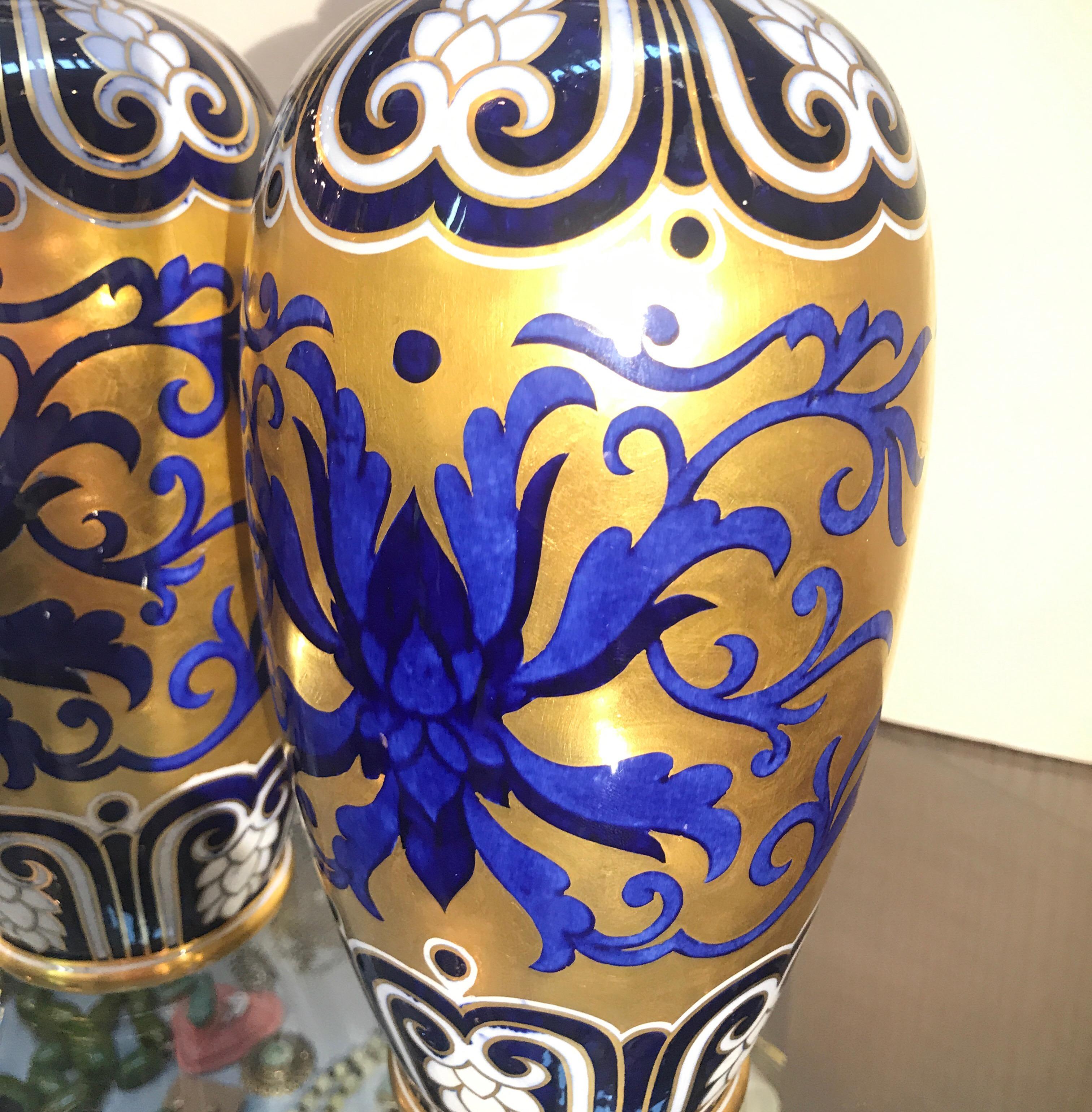 Pair of 19th Century English Porcelain Gilt and Cobalt Urns In Excellent Condition In Lambertville, NJ