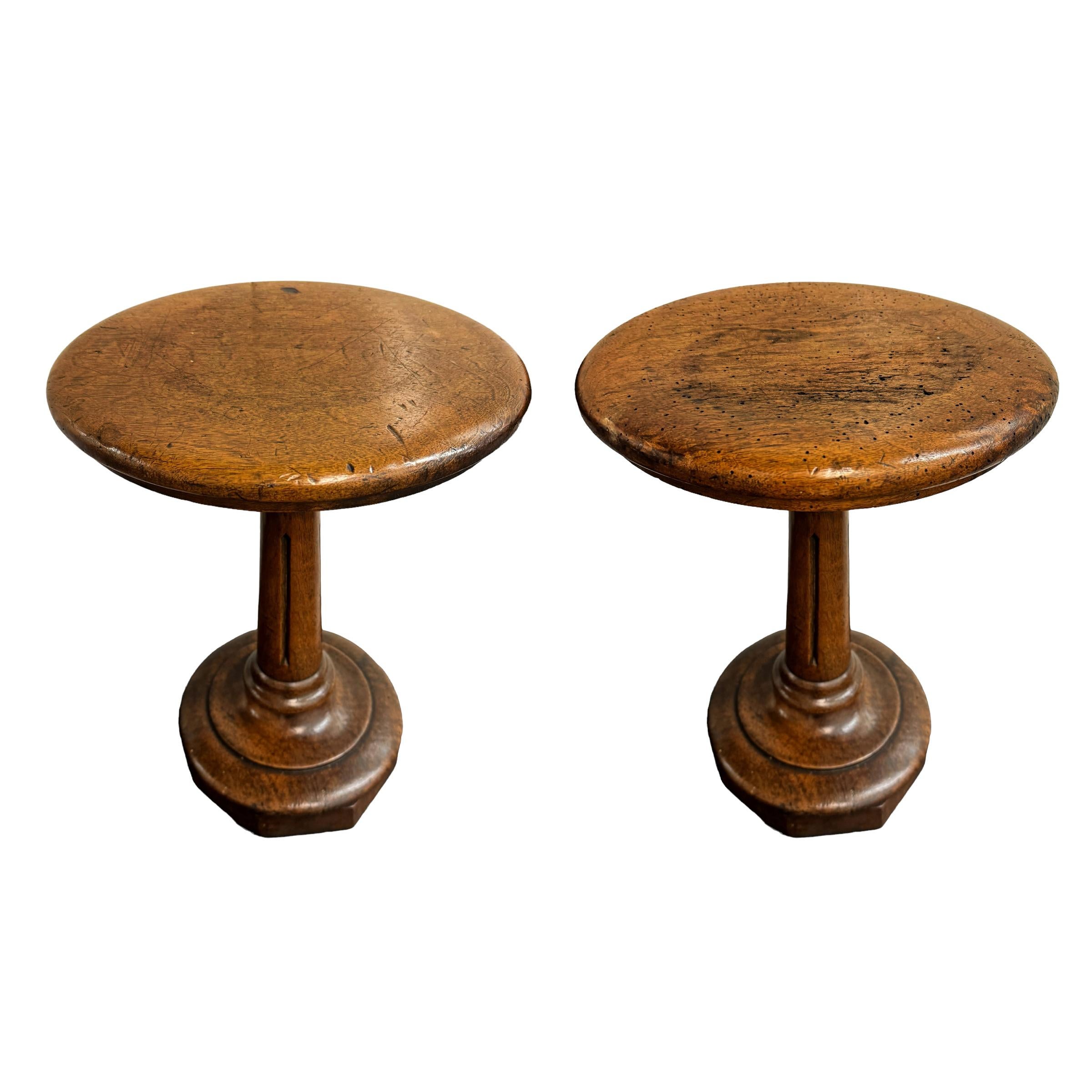 Pair of 19th Century English Pub Stools In Good Condition For Sale In Chicago, IL