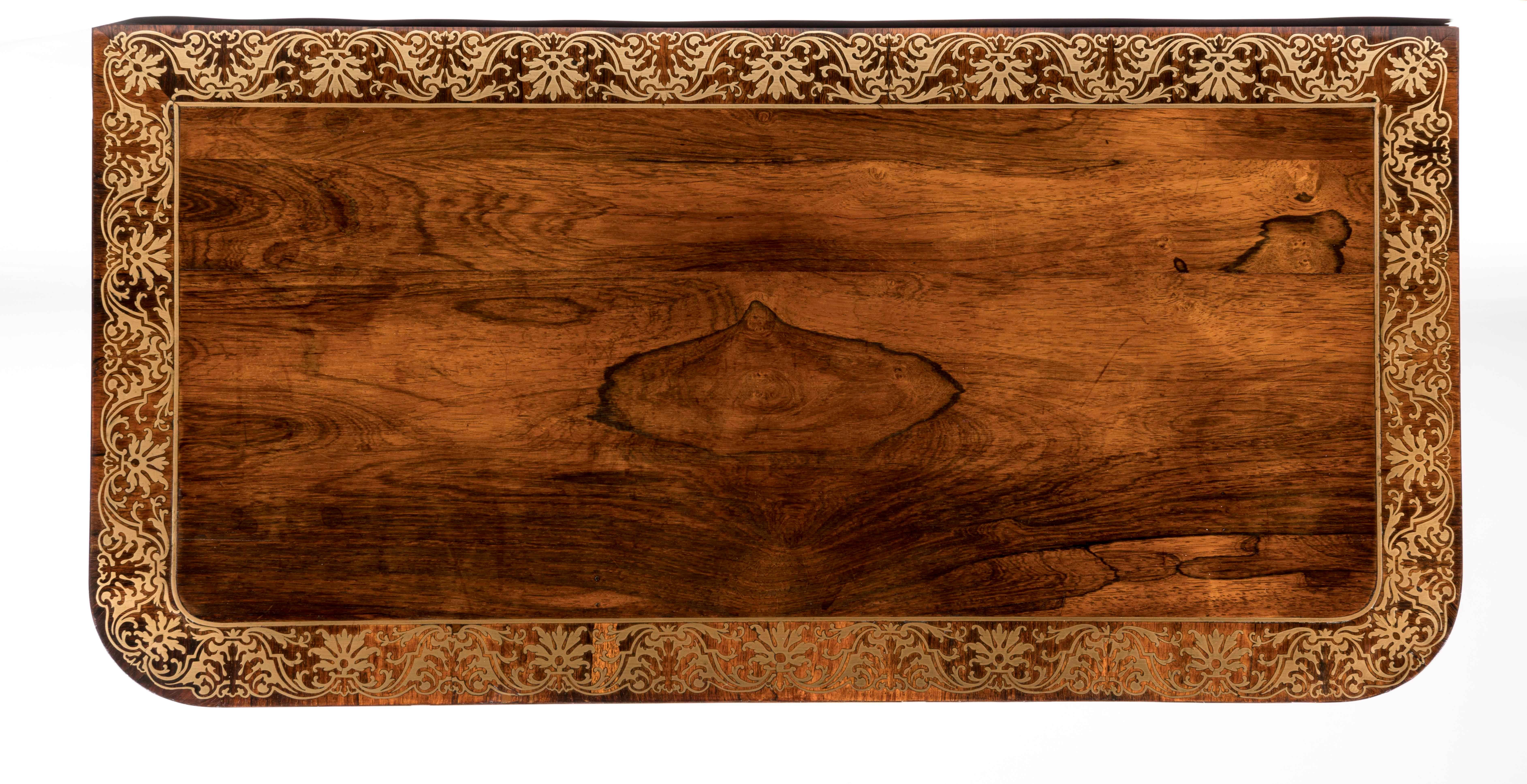 Regency Paire de tables à cartes Gonçalo Alves de style Régence anglaise du 19ème siècle avec incrustation en laiton en vente