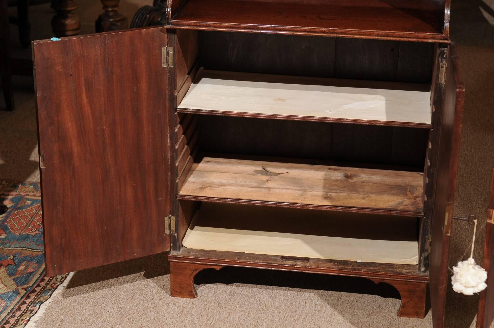Pair of 19th Century English Regency Style Mahogany Bookcases For Sale 7
