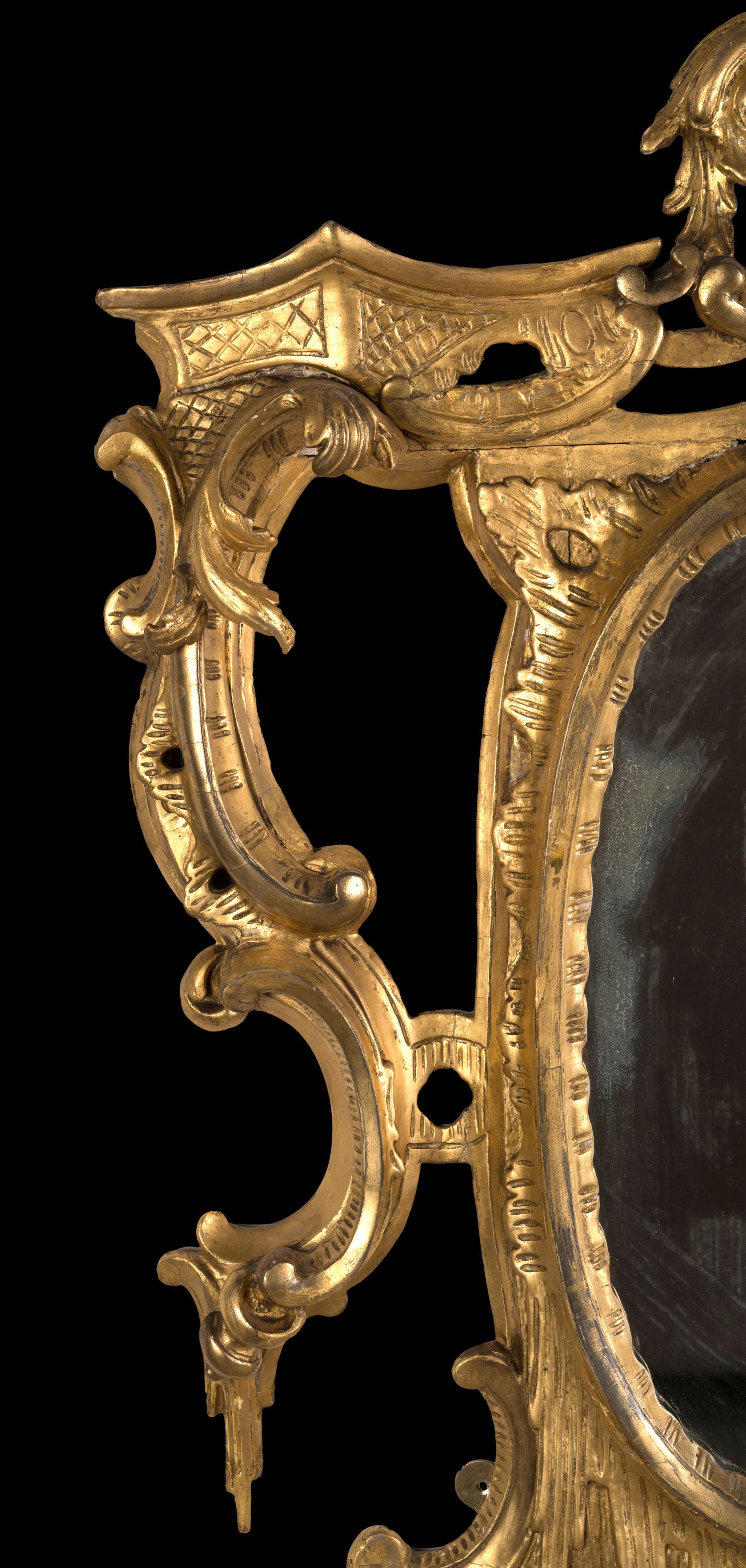 Coppia di specchi inglesi in stile rococò del XIX secolo in vendita 2