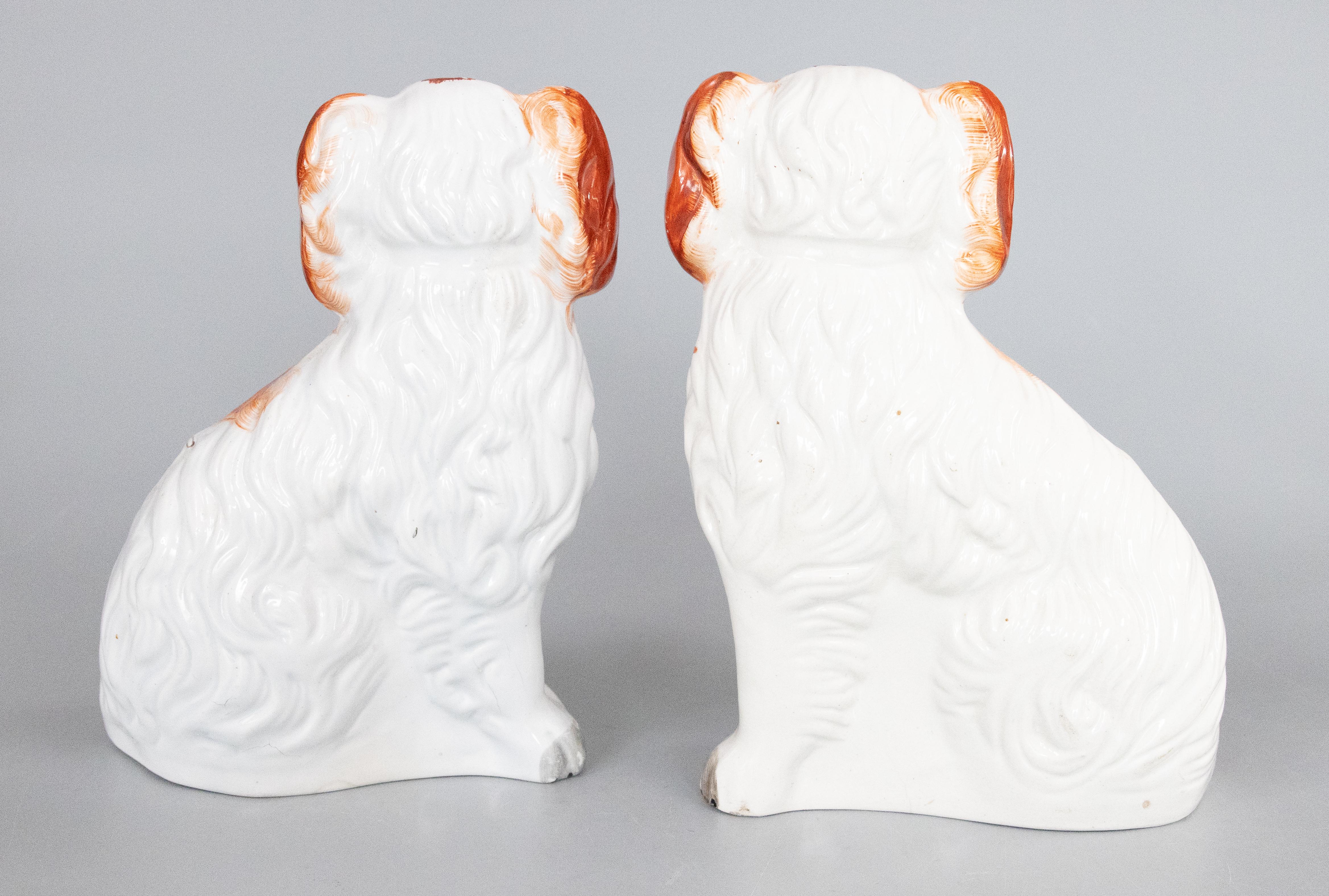 Pair of 19th Century English Staffordshire Russet Spaniel Dogs In Good Condition For Sale In Pearland, TX