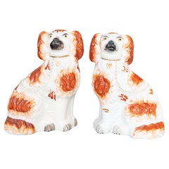 Paire de chiens d'épagneul russet du Staffordshire du 19ème siècle