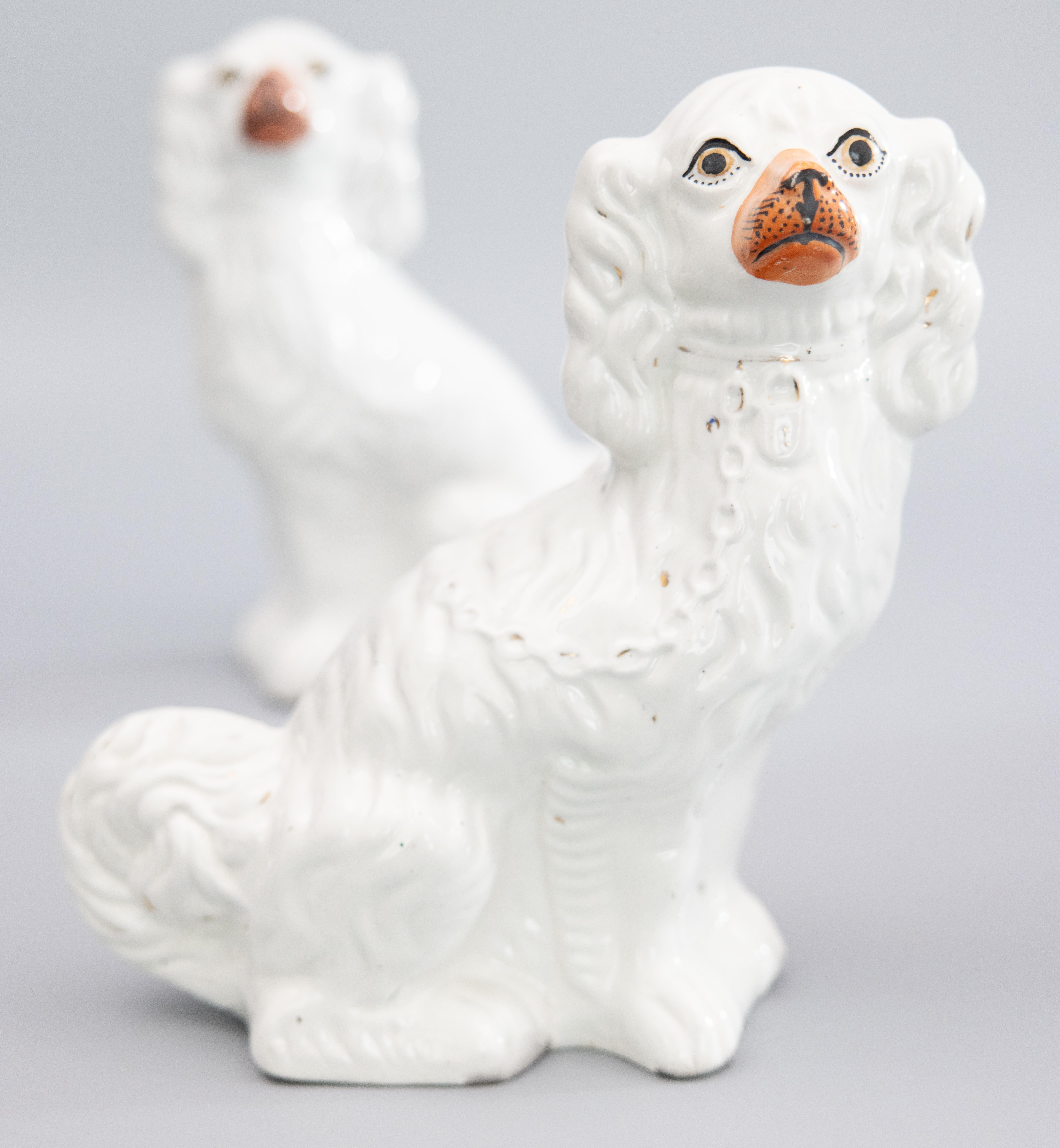 Victorian Pair of 19th Century English Staffordshire Spaniel Dogs Figurines For Sale