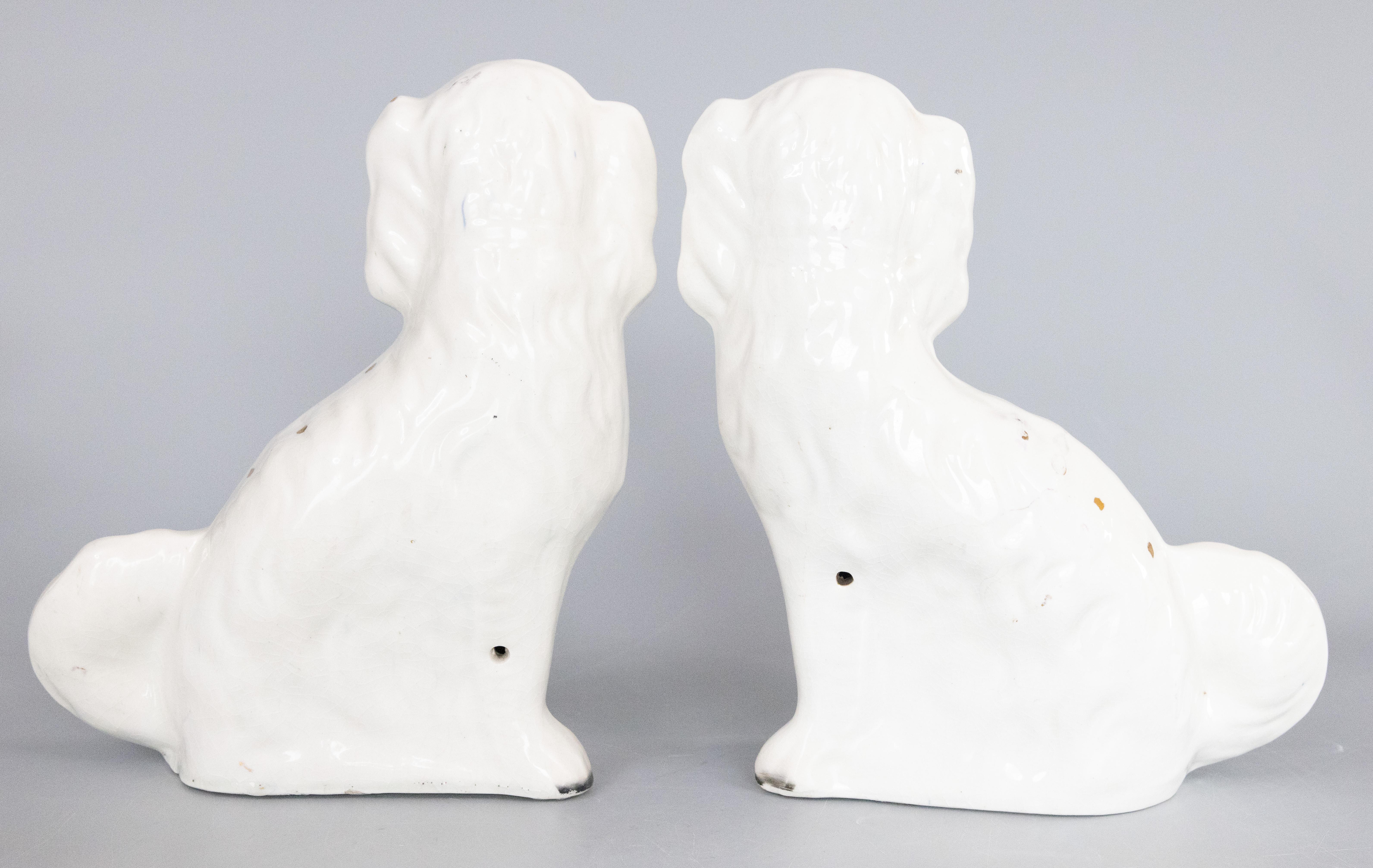 Pair of Large 19th Century English Staffordshire Spaniel Dogs In Good Condition For Sale In Pearland, TX