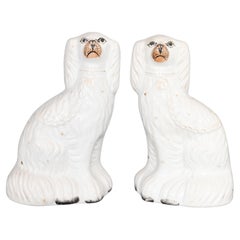 Paire de chiens épagneuls du Staffordshire anglais du 19ème siècle