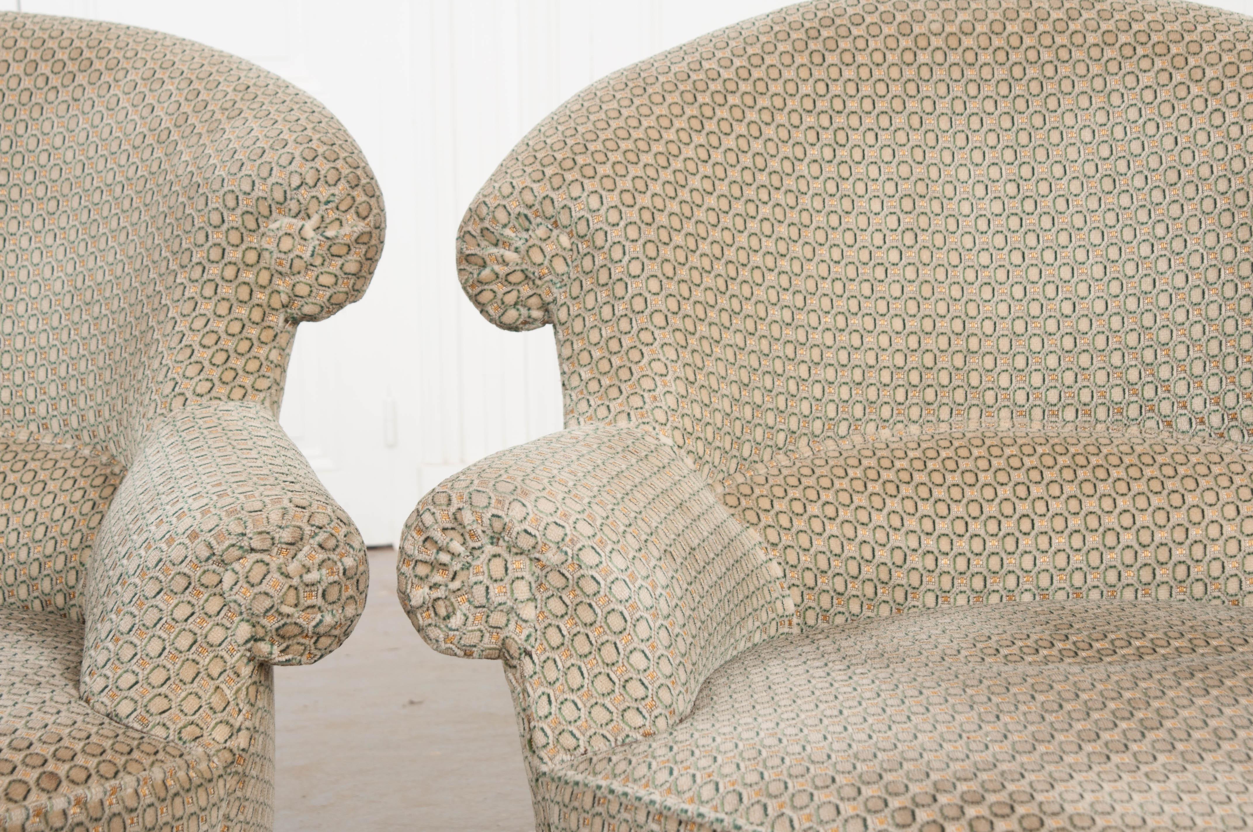 Pair of 19th Century English Upholstered Tub Chairs 1