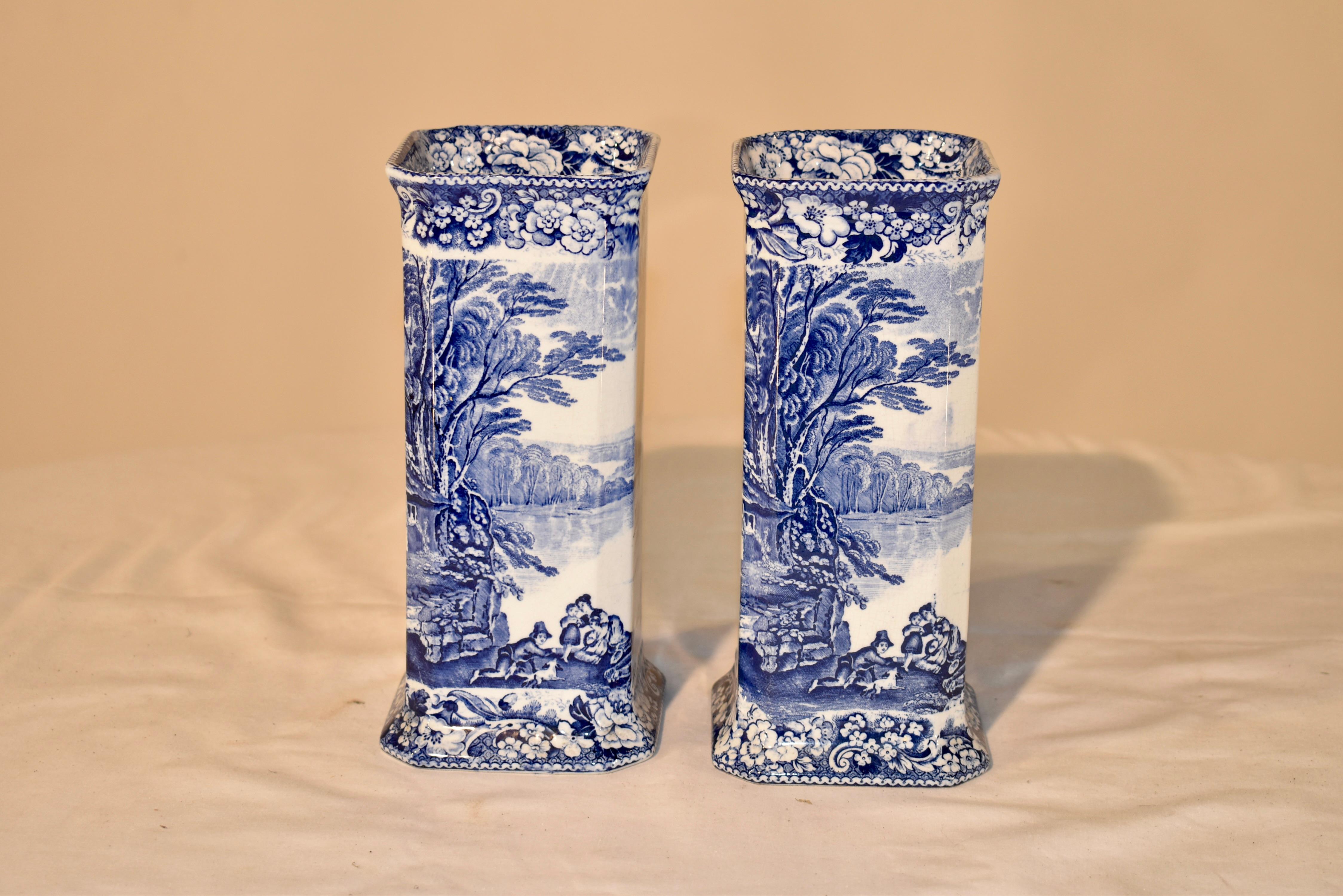 Victorian Pair of 19th Century English Vases For Sale