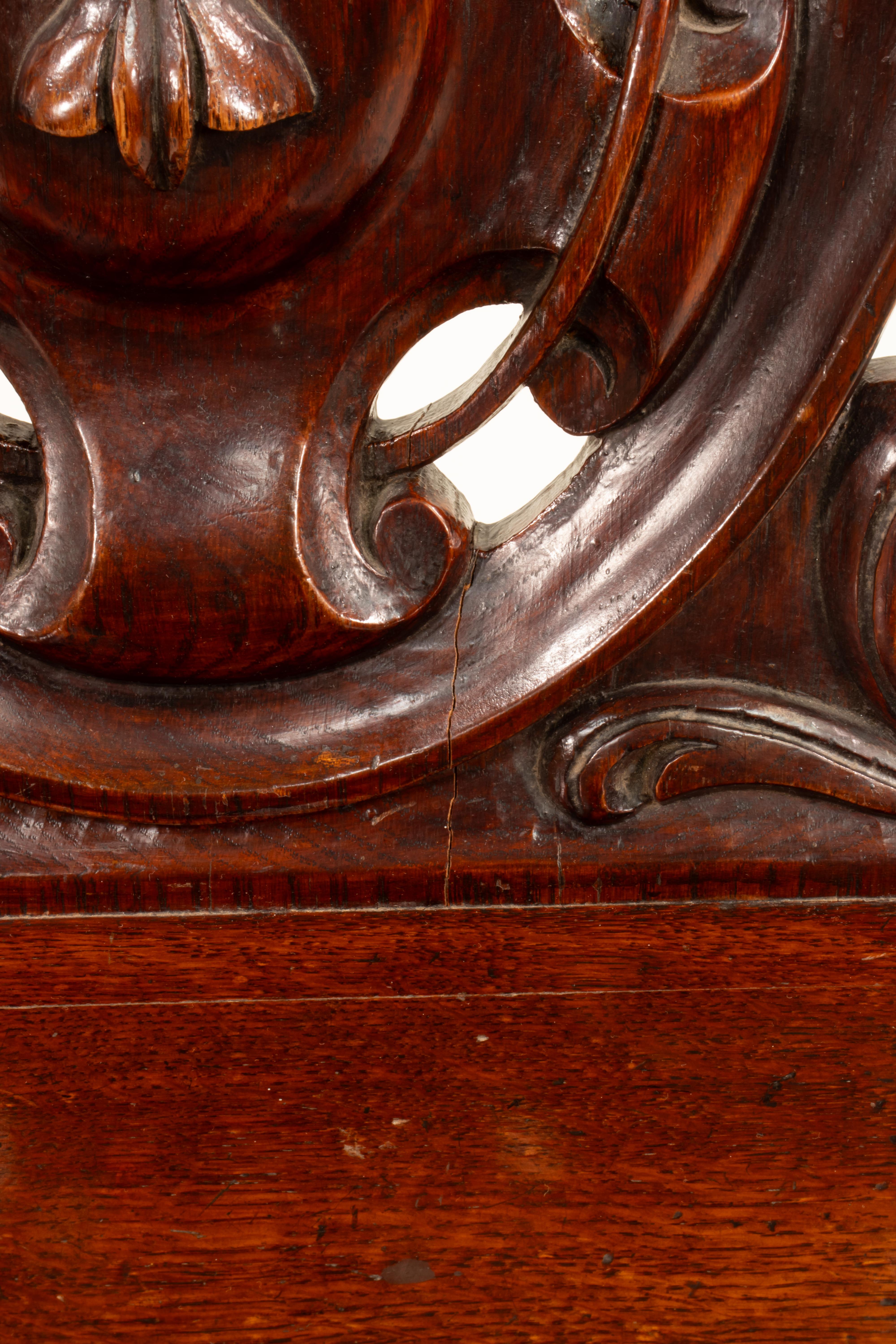 Paar englische viktorianische Mahagoni-Sessel der Gotik des 19. im Angebot 3