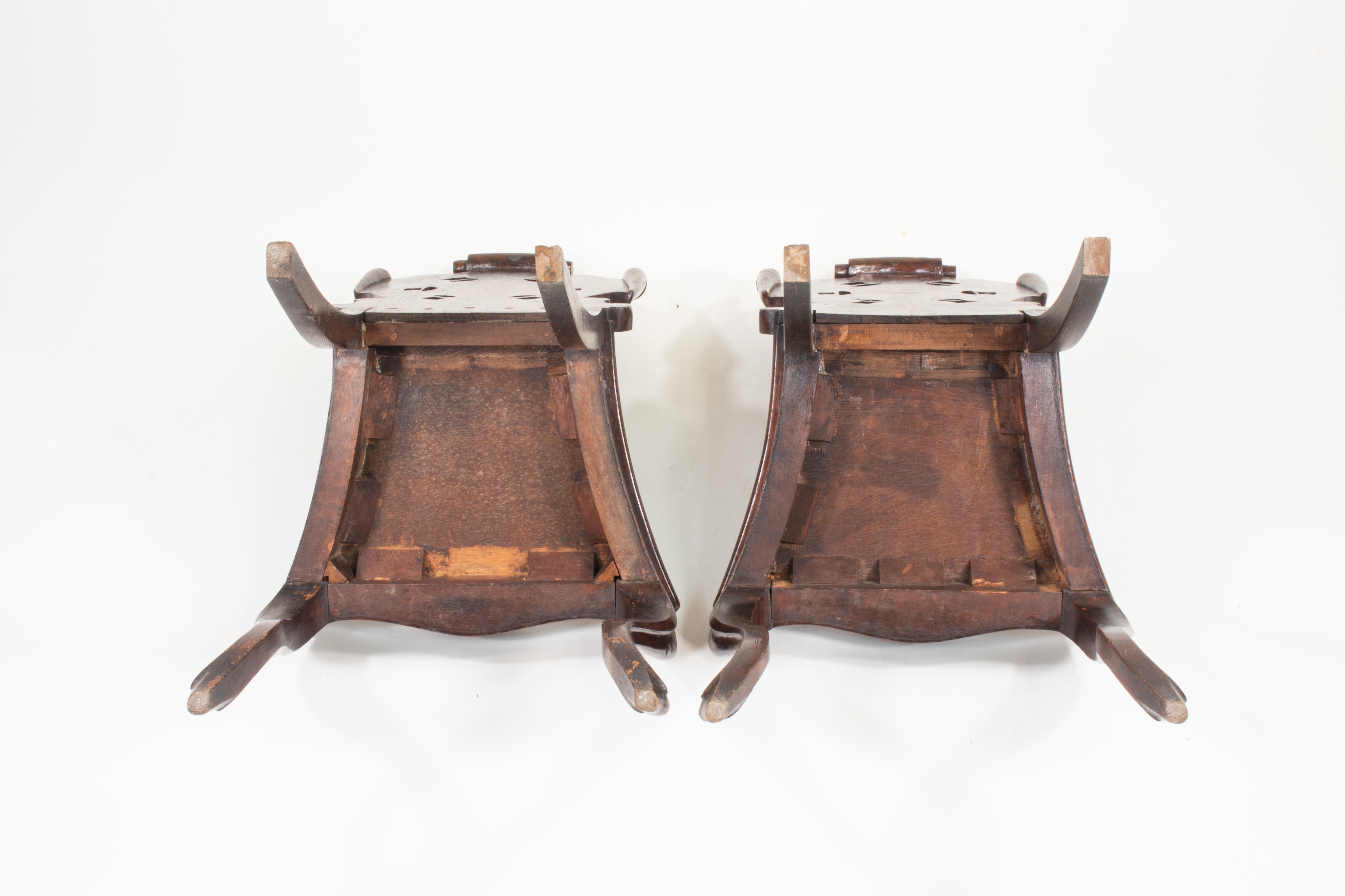 Paar englische viktorianische Mahagoni-Sessel der Gotik des 19. im Angebot 4