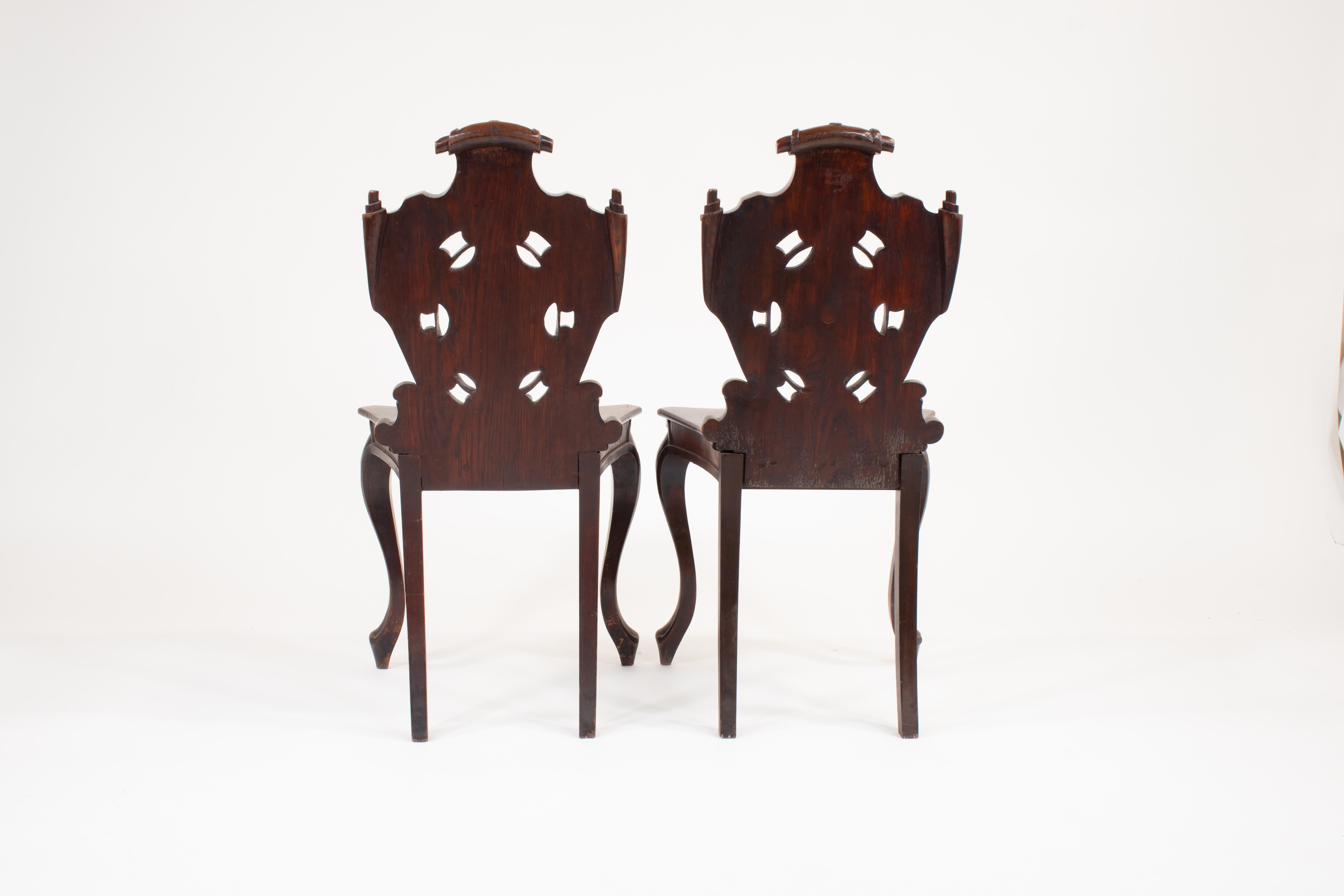 Paar englische viktorianische Mahagoni-Sessel der Gotik des 19. im Angebot 5